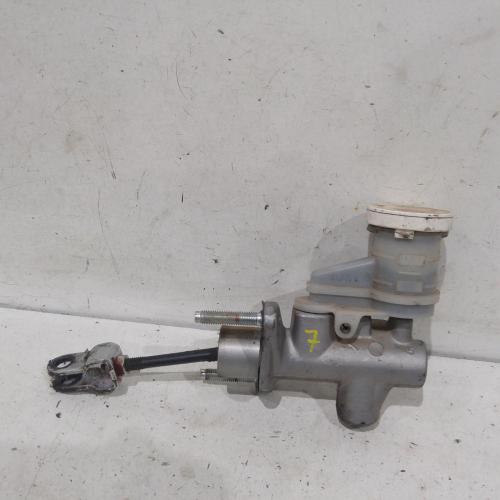 clutch master cylinder