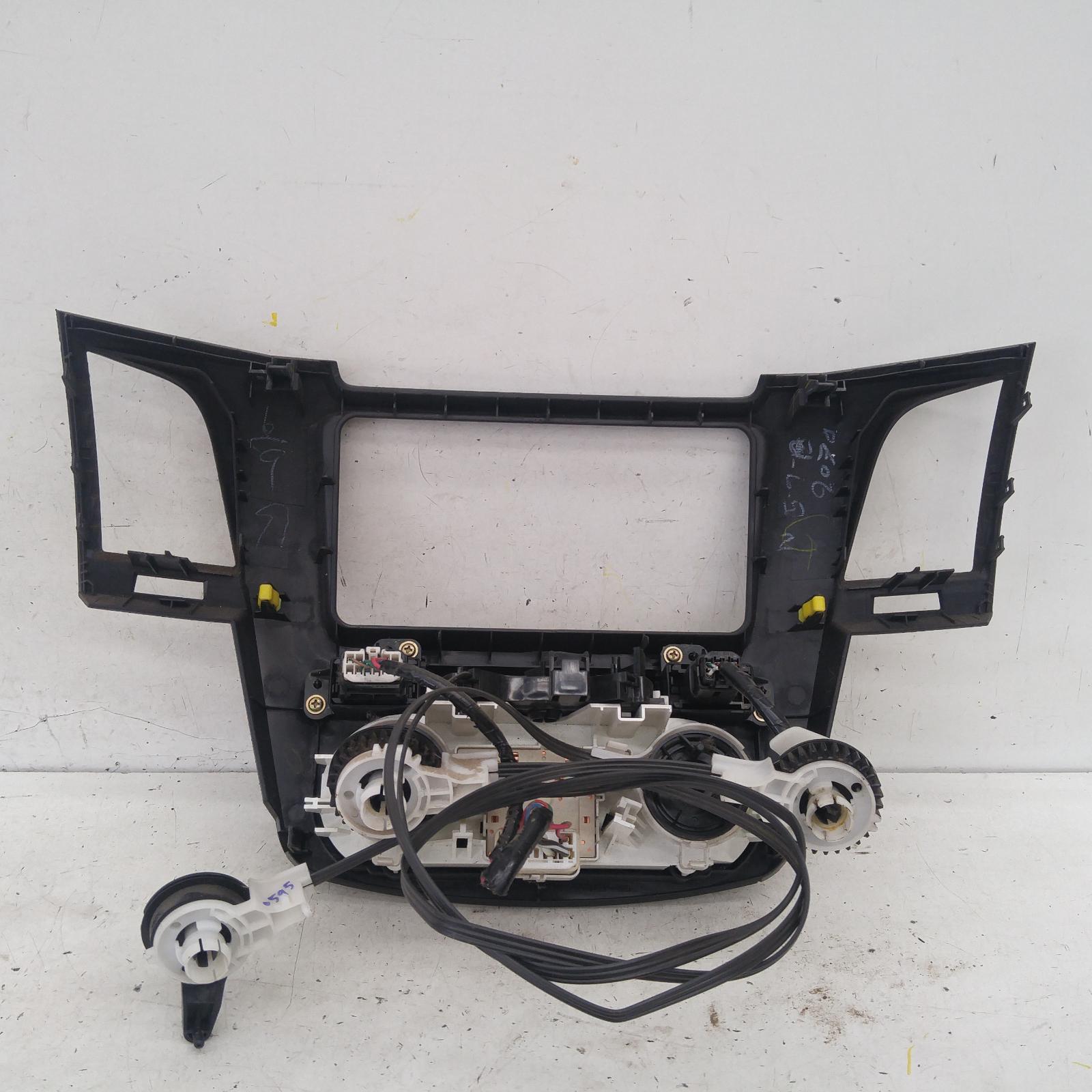 181122, Used heater/aircon controls for 2005 hilux standard type, 03/