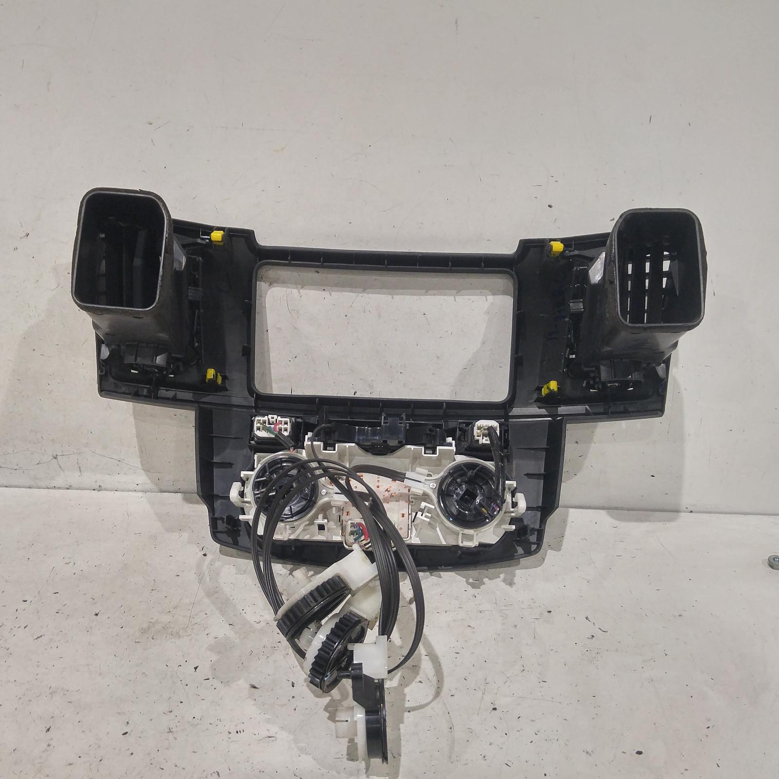 183907, Used heater/aircon controls for 2012 hilux non climate