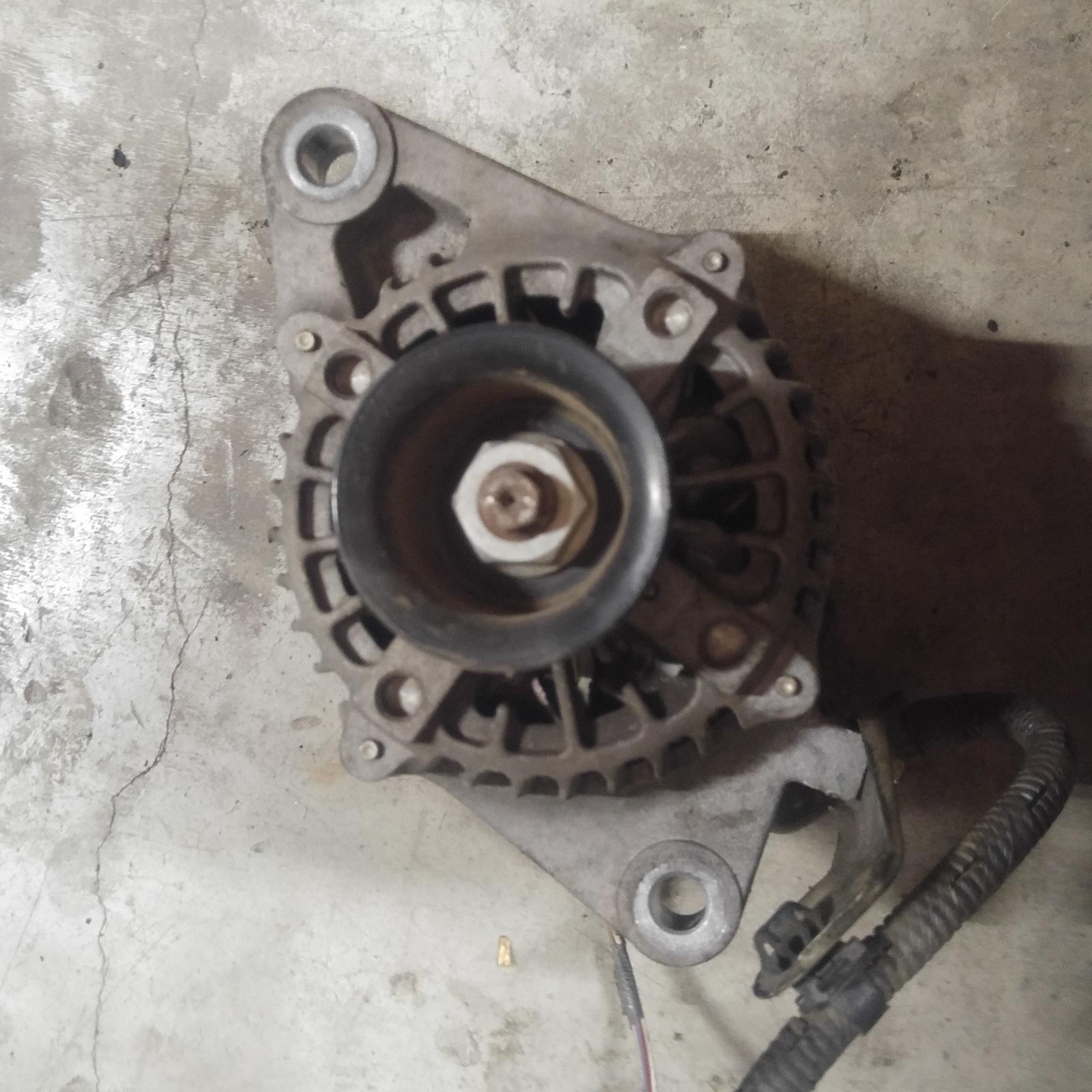 184776, Used alternator for 2014 hilux petrol, 2.7, 2trfe, 03/0508/15