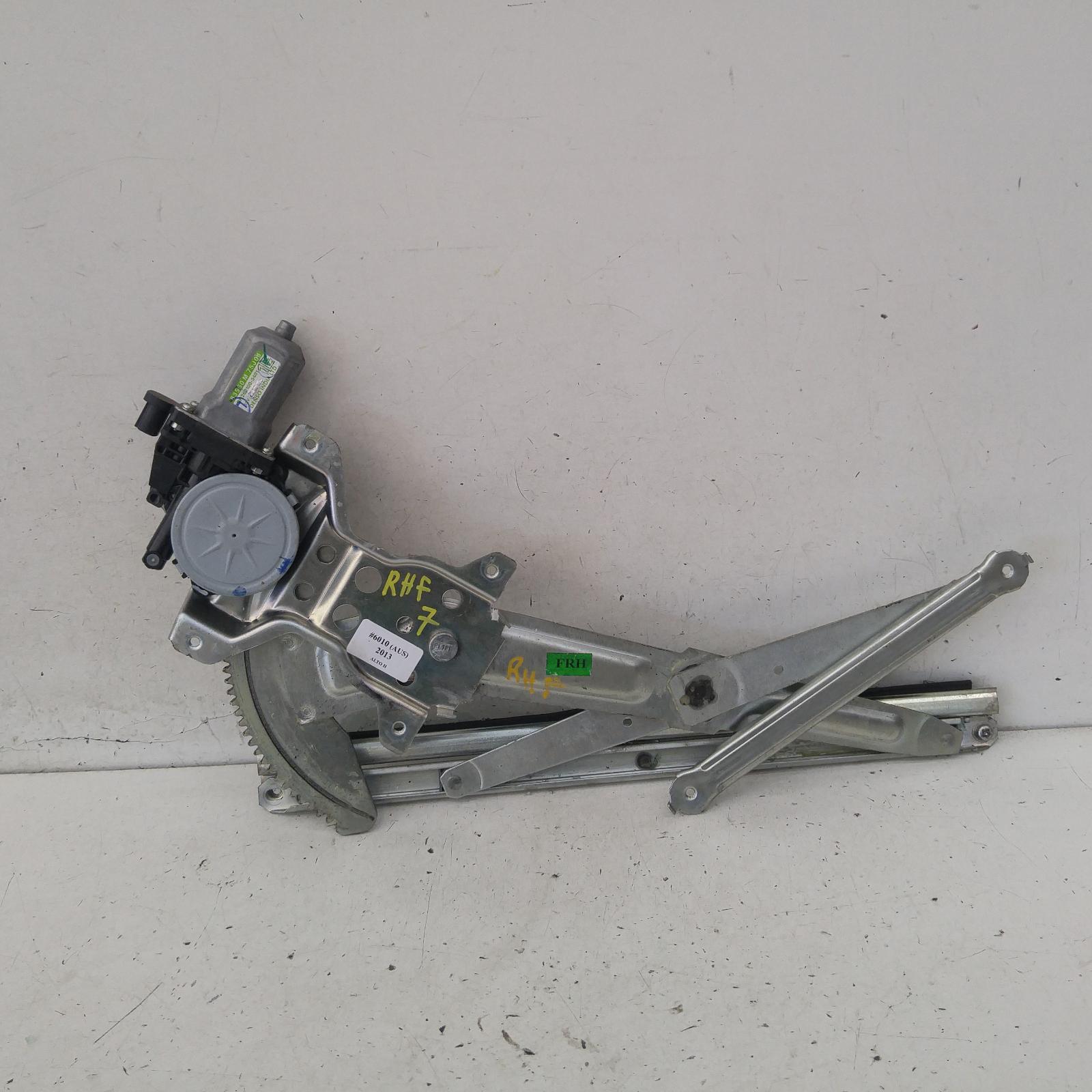 186159, Used right front window regulator/motor for 2013 Alto gf, 07/