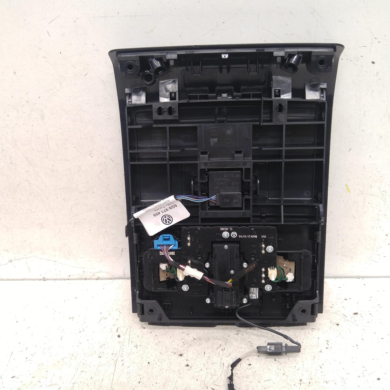 #194198, Used courtesy light for 2019 Tiguan| 5na, 06/16-