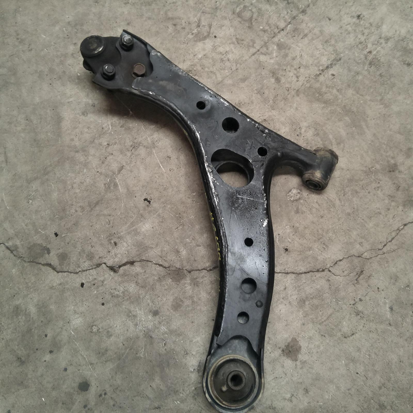 Result Left Front Lower Control Arm for Toyota Rav4Aus Auto Parts(1011)