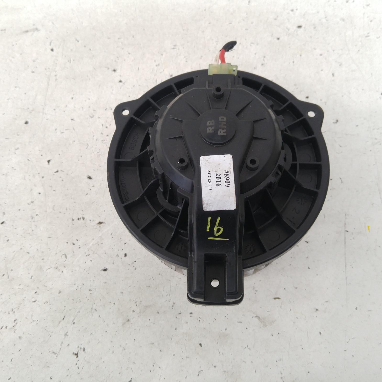 195636, Used heater fan/motor for 2016 Accent rb, blower motor, bosch