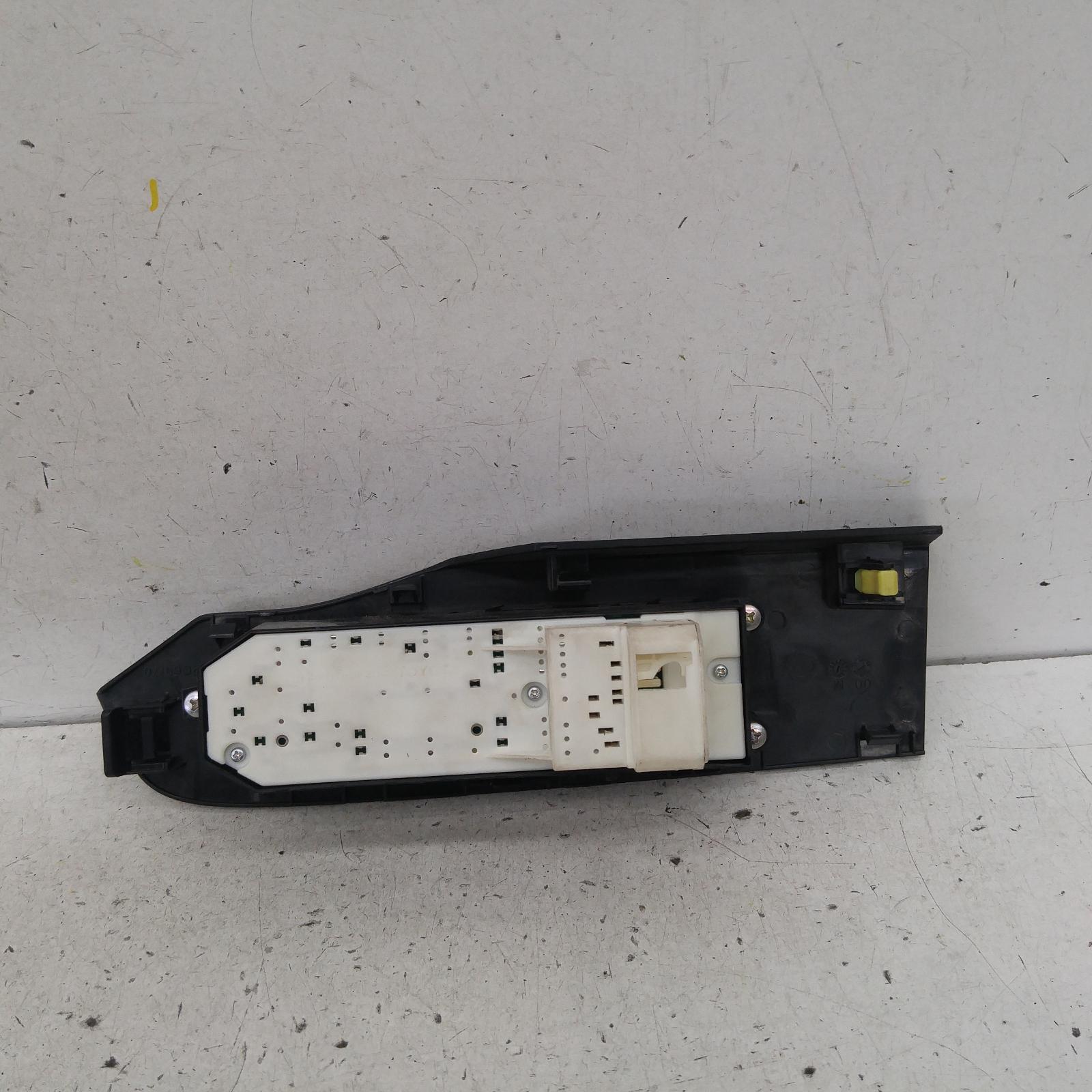 Corolla Power Door Window Switch 2015-2018 rh front (master switch),zre182r,hatch,standard,03/15-06/18 partwh #197322