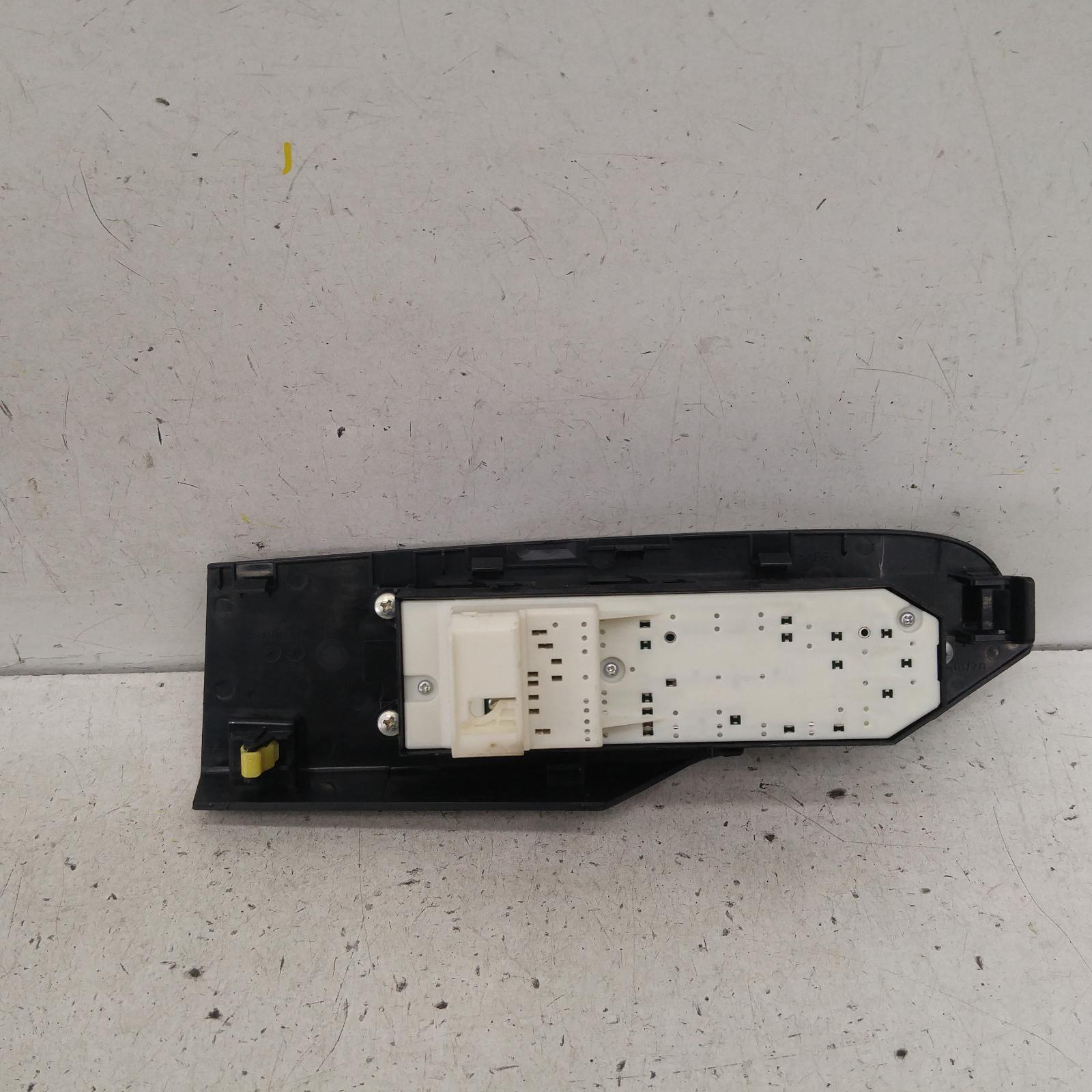 Corolla Power Door Window Switch 2015-2018 rh front (master switch),zre182r,hatch,standard,03/15-06/18 partwh #197324