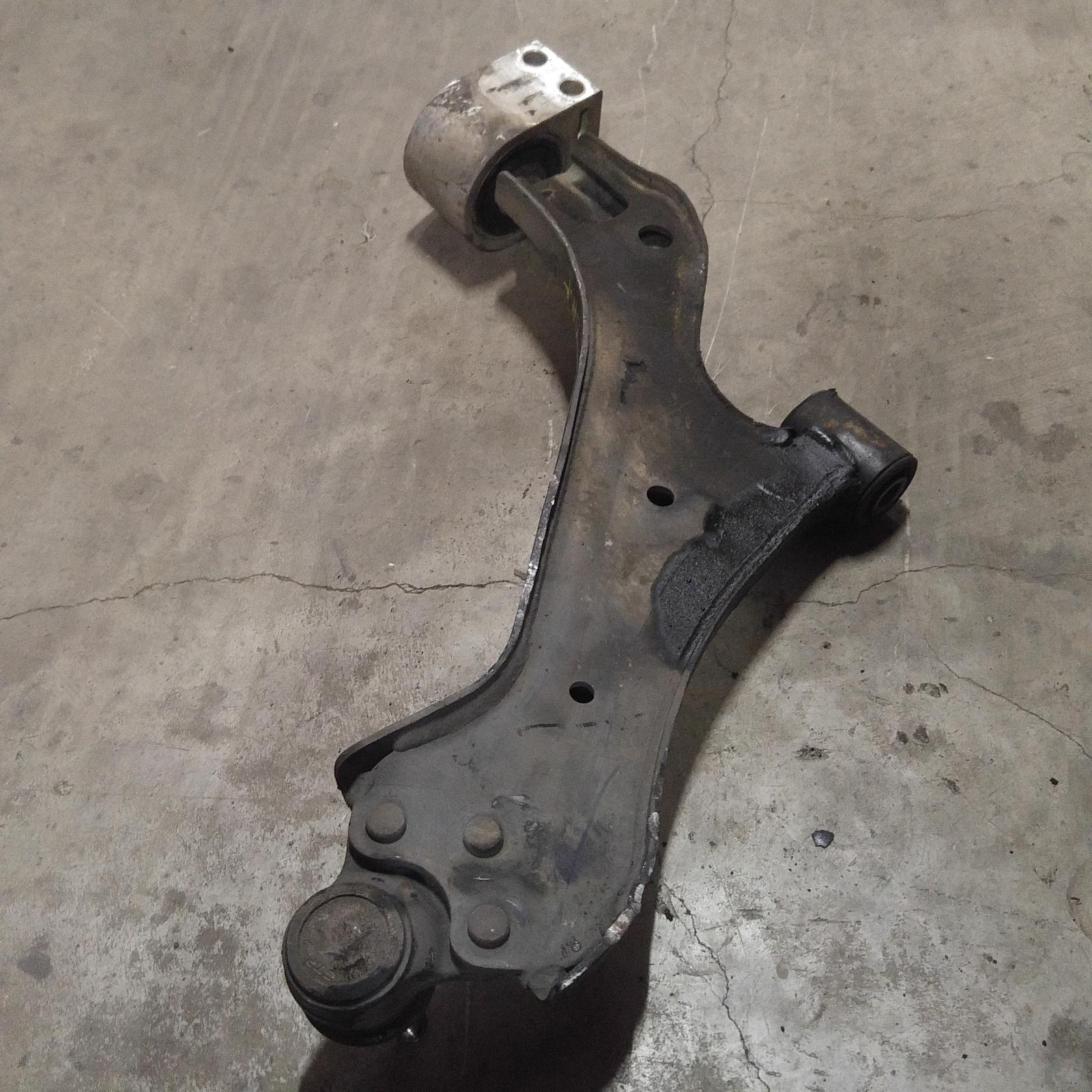 198949, Used left front lower control arm for 2013 captiva cg