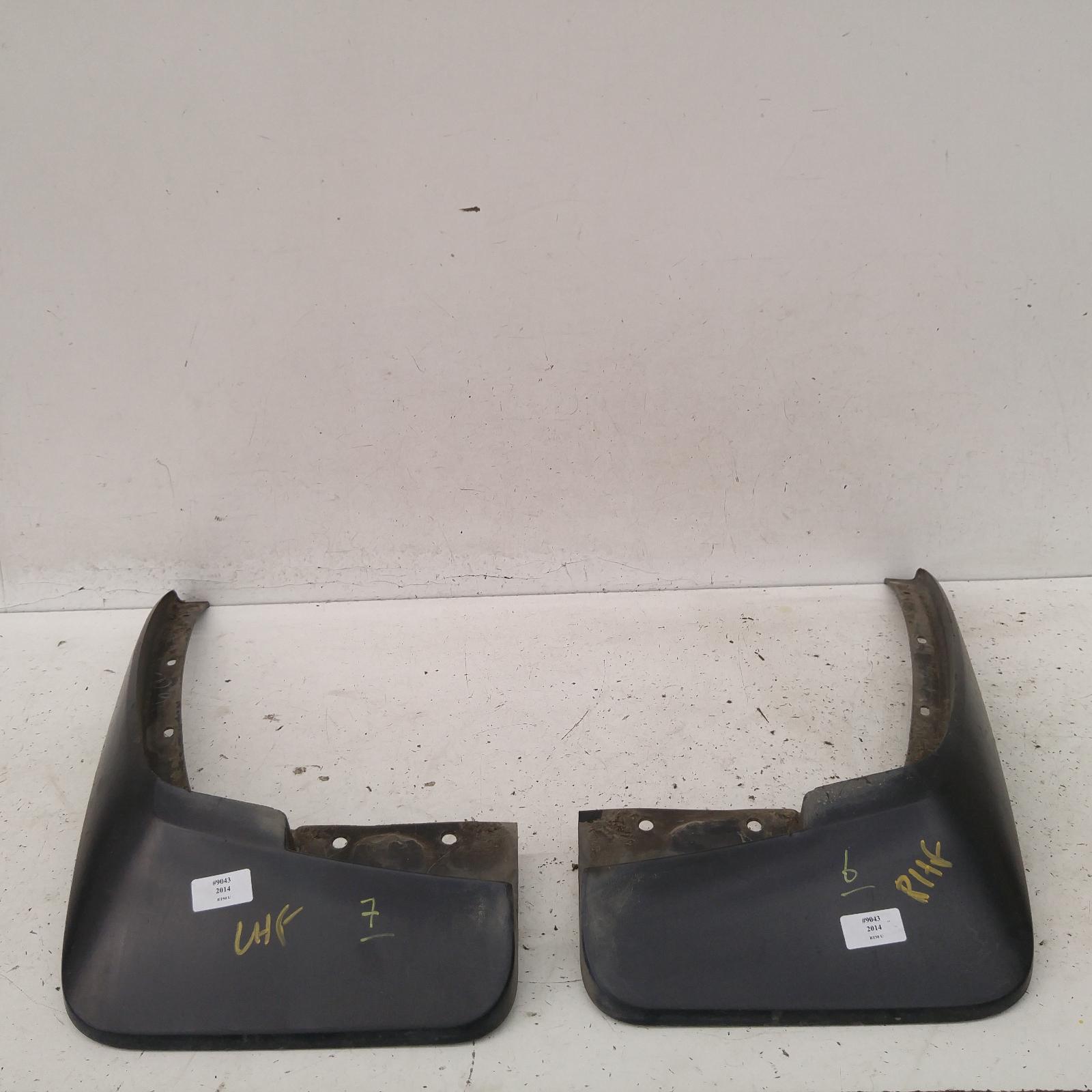 201178, Used mud flaps for 2014 bt50 rh front, upur, 10/11
