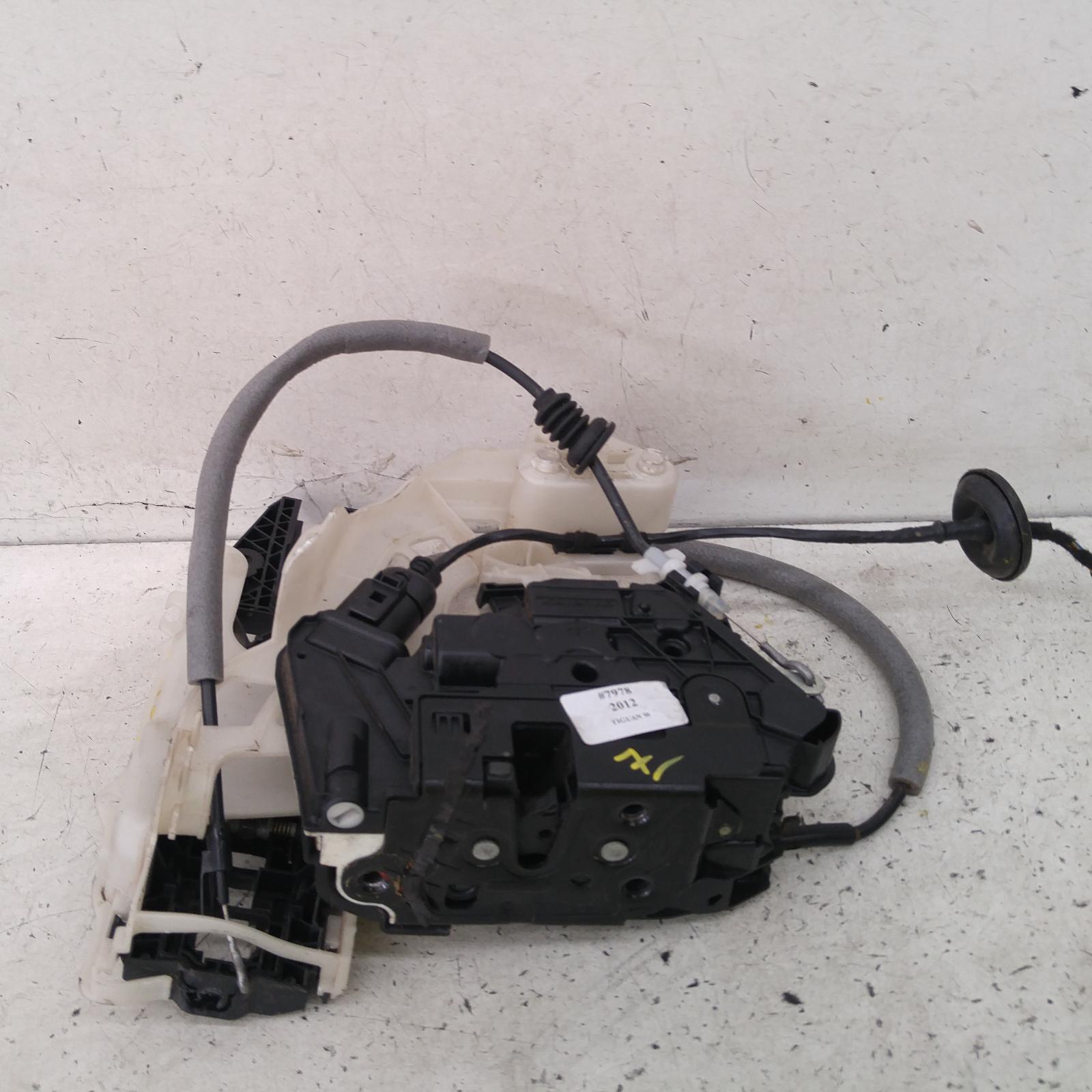 204409, Used door/boot/gate lock for 2012 Tiguan left front door lock