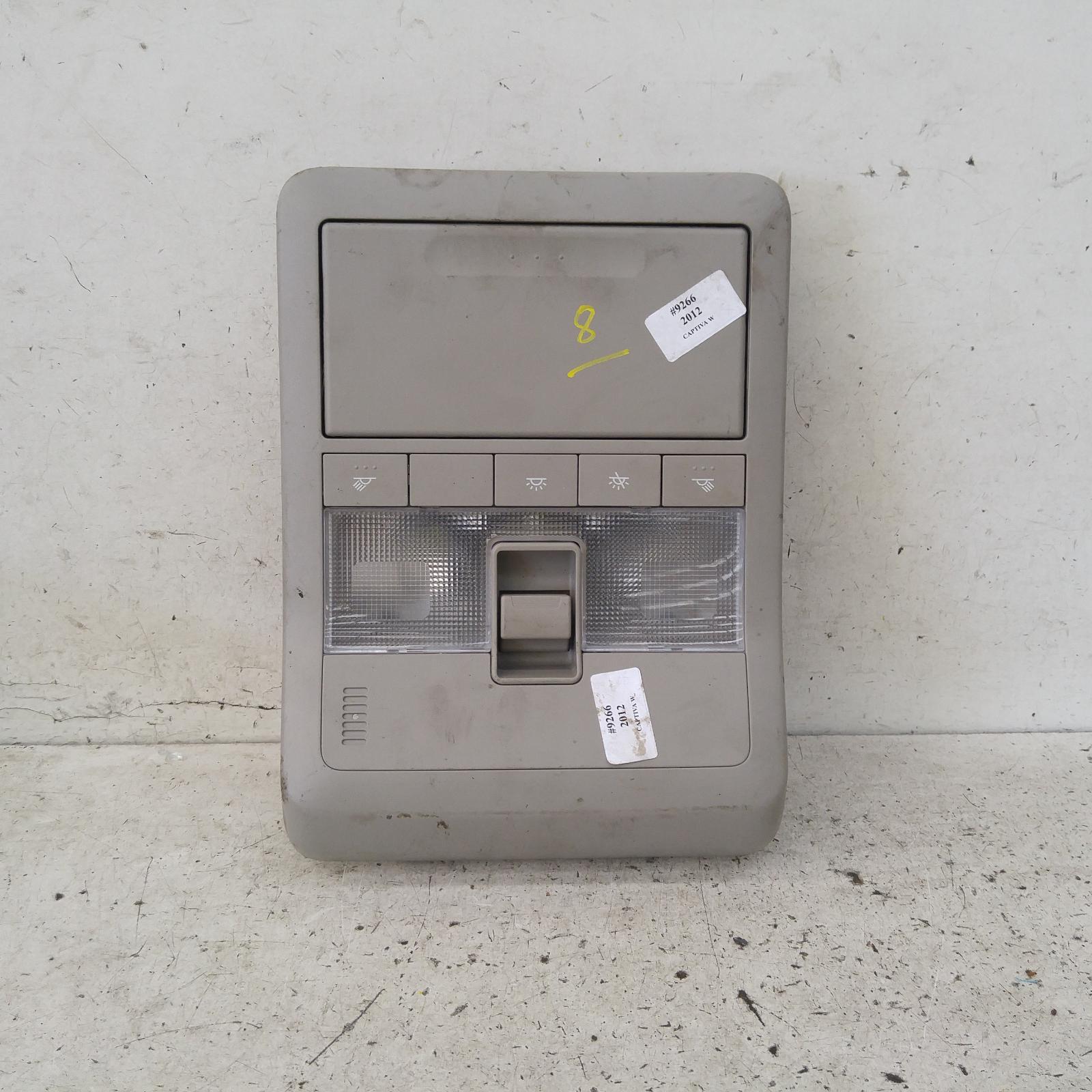 208926, Used courtesy light for 2012 captiva front, w/ sunroof switch