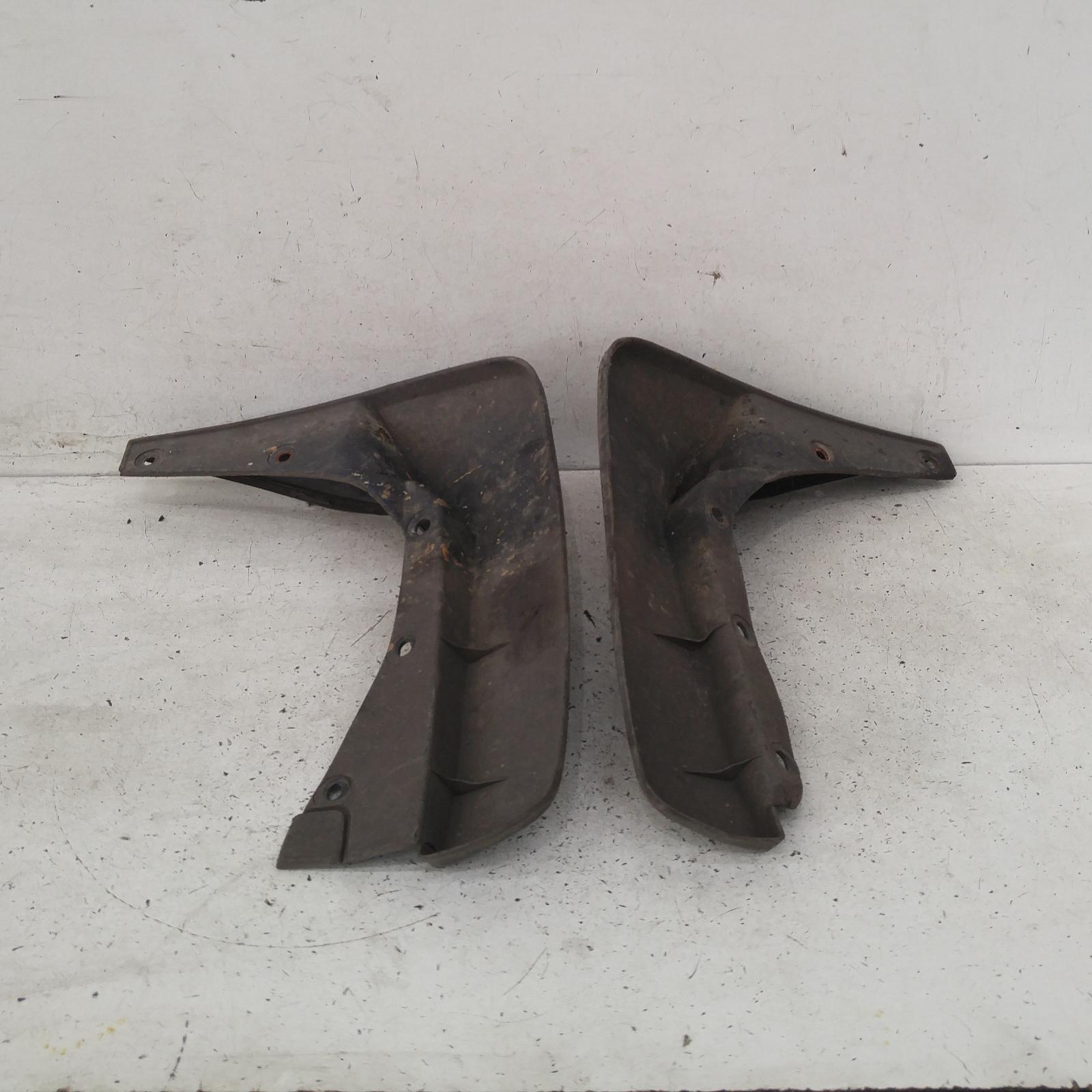 210343, Used mud flaps for 2003 hiace rh front, lh/rzh10, 11/8912/04