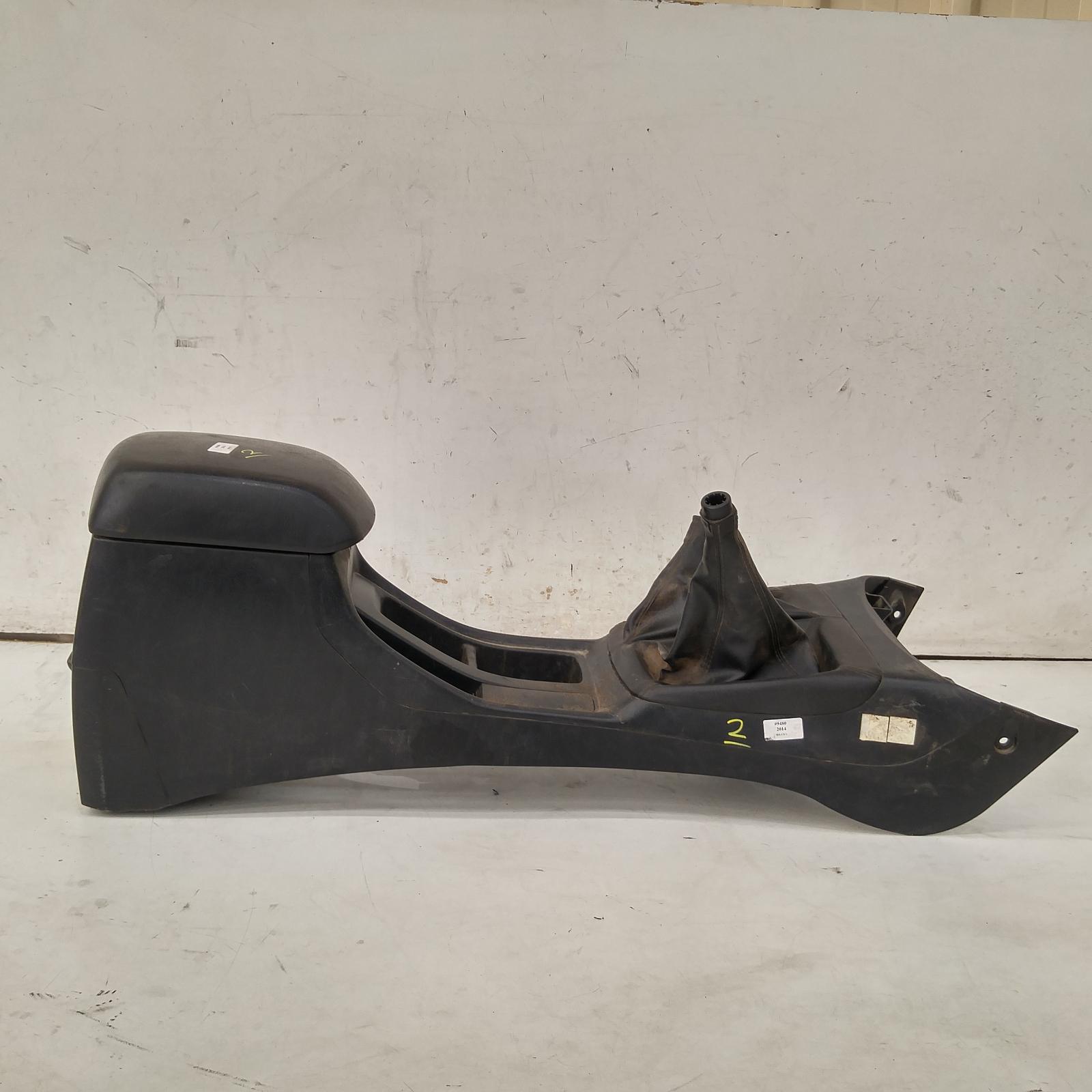 210464, Used console for 2014 hilux manual t/m type, 4wd, 07/1108/15