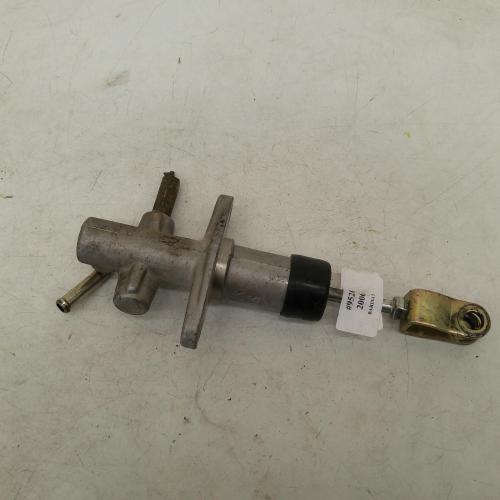 clutch master cylinder