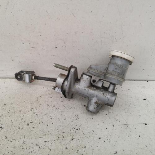 clutch master cylinder