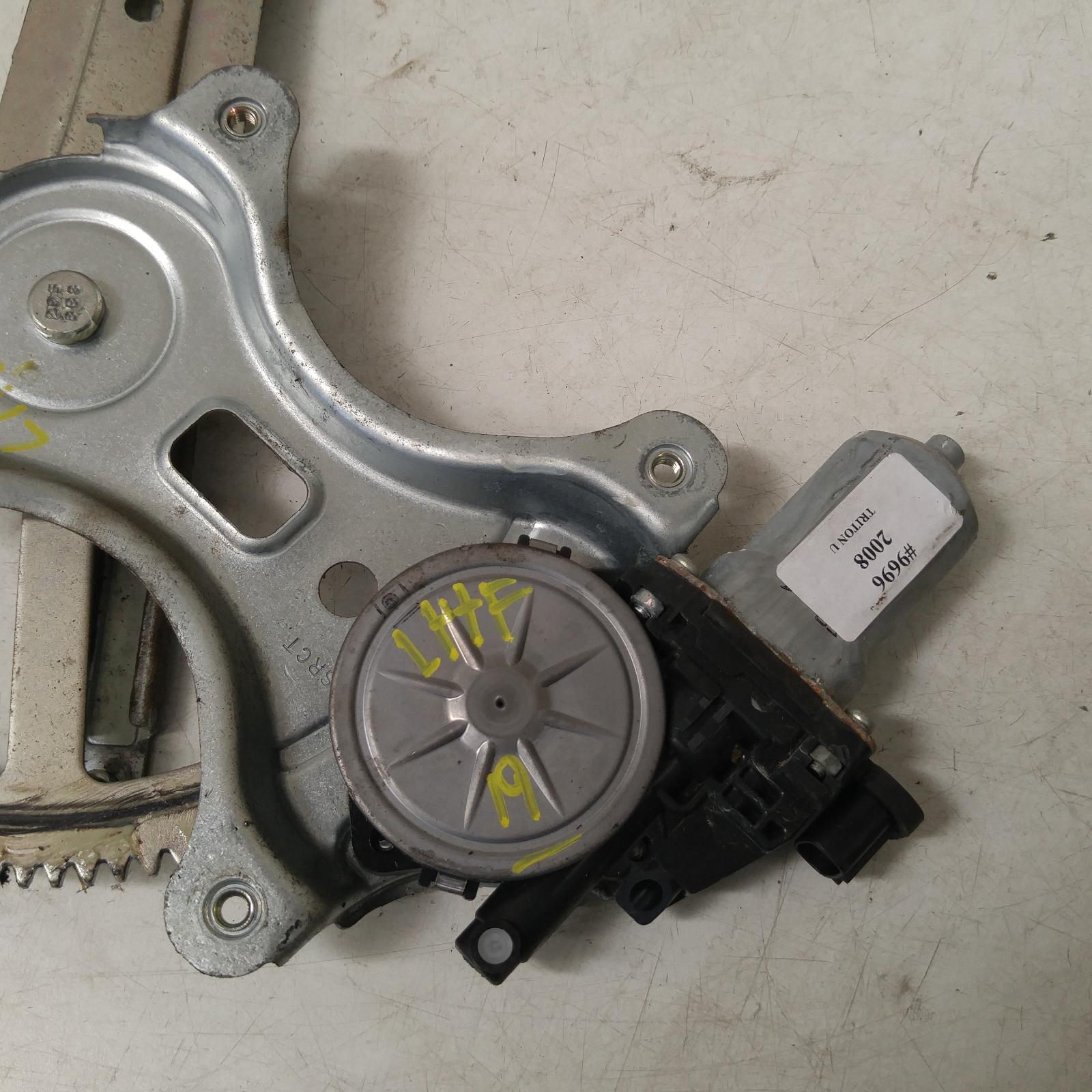 216717, Used window regulator/motor front left for 2008 triton mlmn
