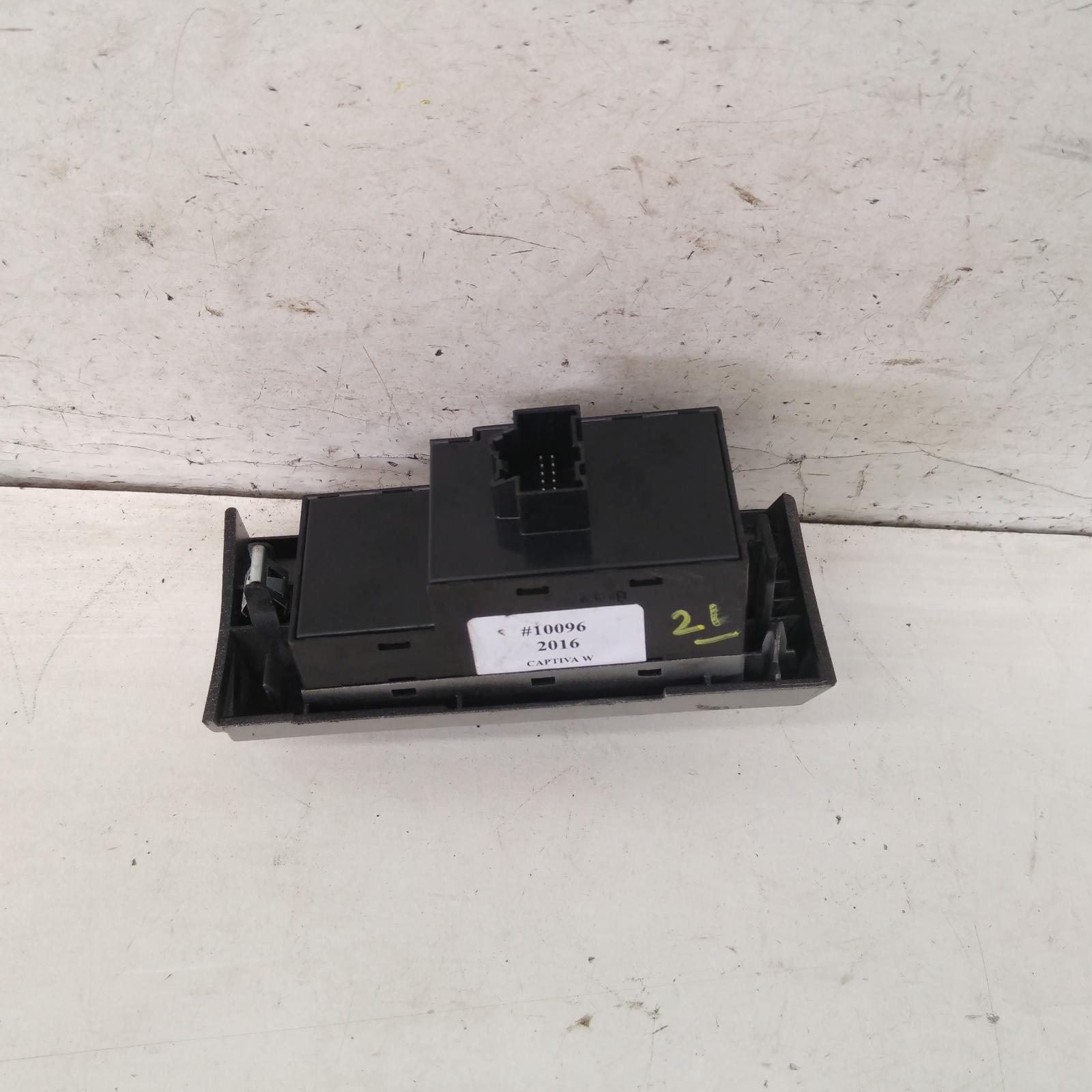 Captiva Miscellaneous Switch Relay 2011-2018 mirror switch (on dash),(vin kl3c),cg,01/11-06/18 00010096 #226758