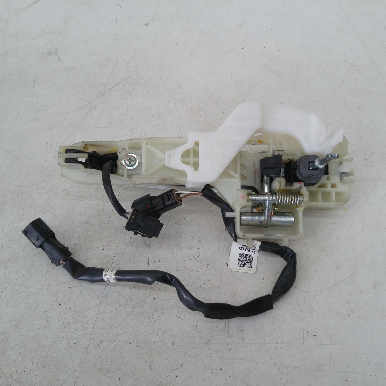 238360, Used door handle for 2015 veloster outer, rh front, sensor