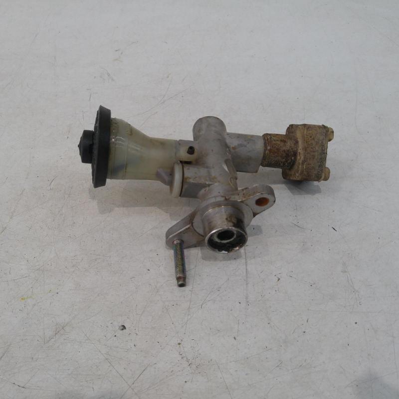 clutch master cylinder