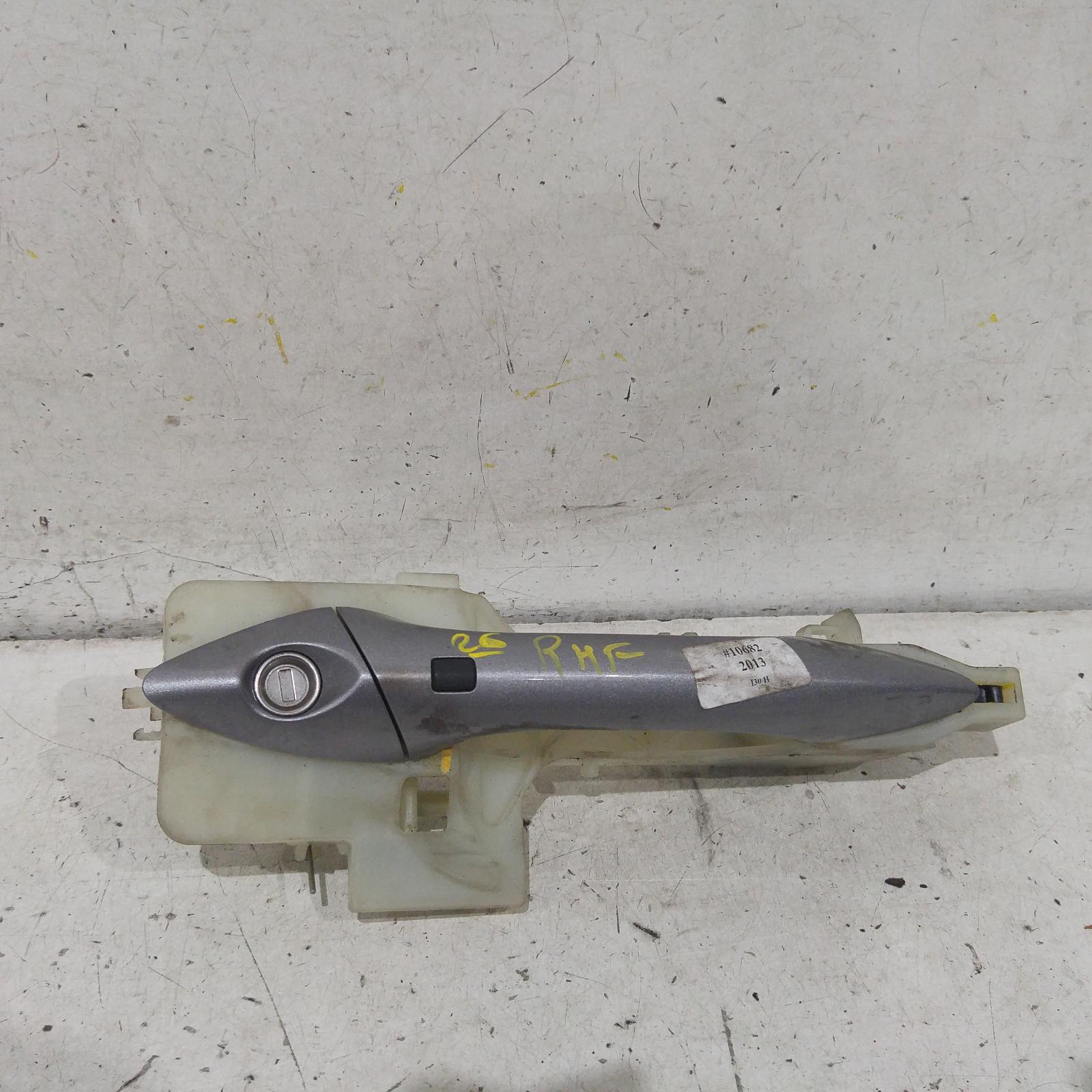 247081, Used door handle for 2013 i30 outer, rh front, w/ keyless