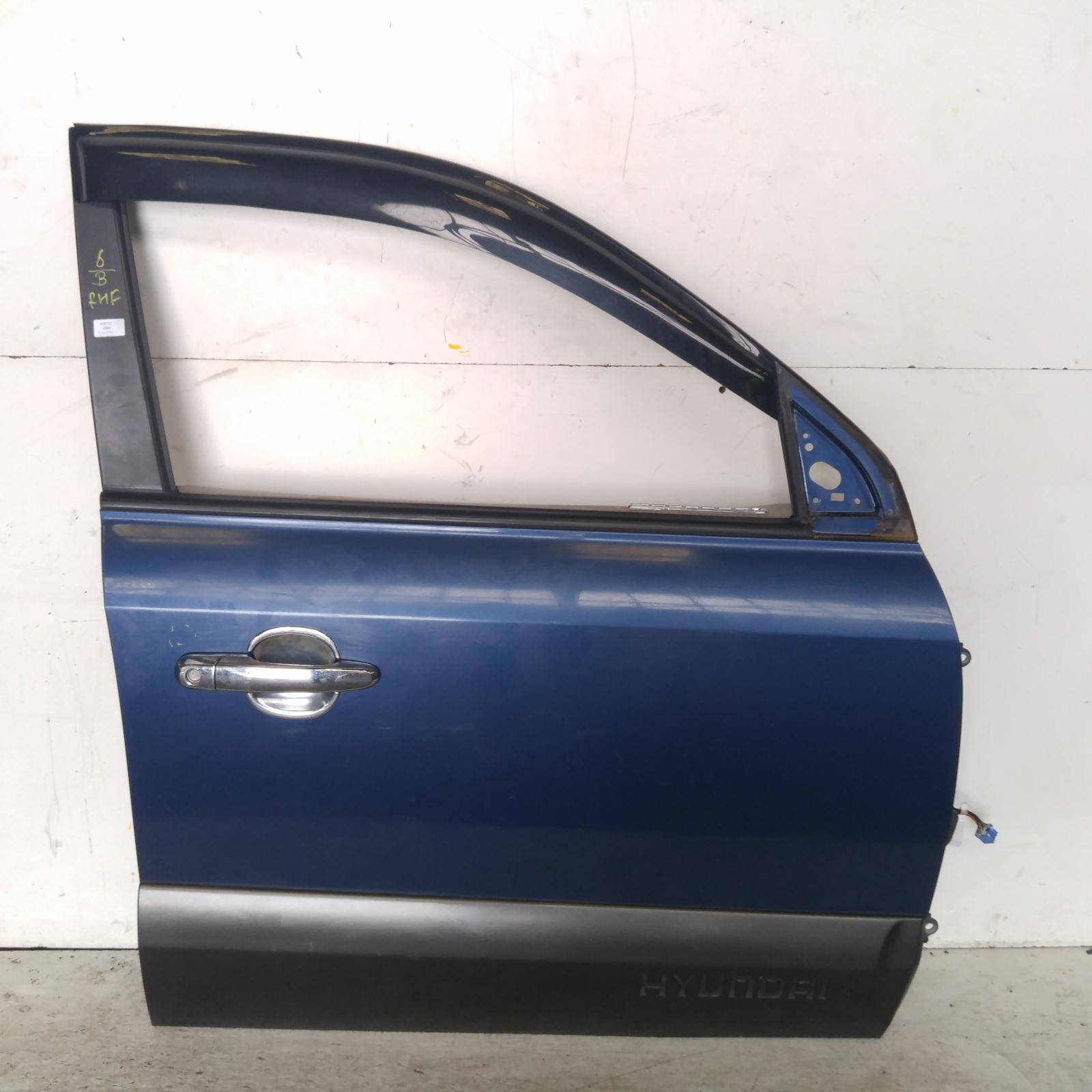 247112, Used door front right for 2004 tucson w/ mould, 08/0401/10