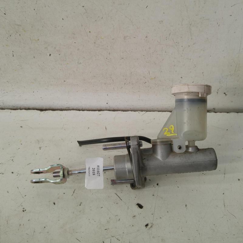 clutch master cylinder