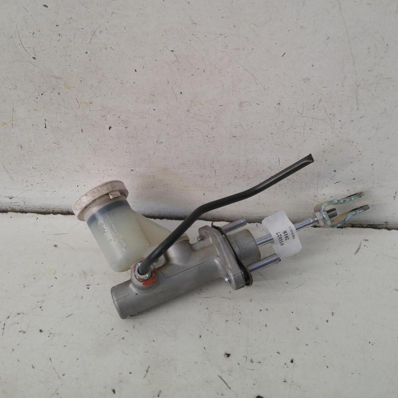 clutch master cylinder