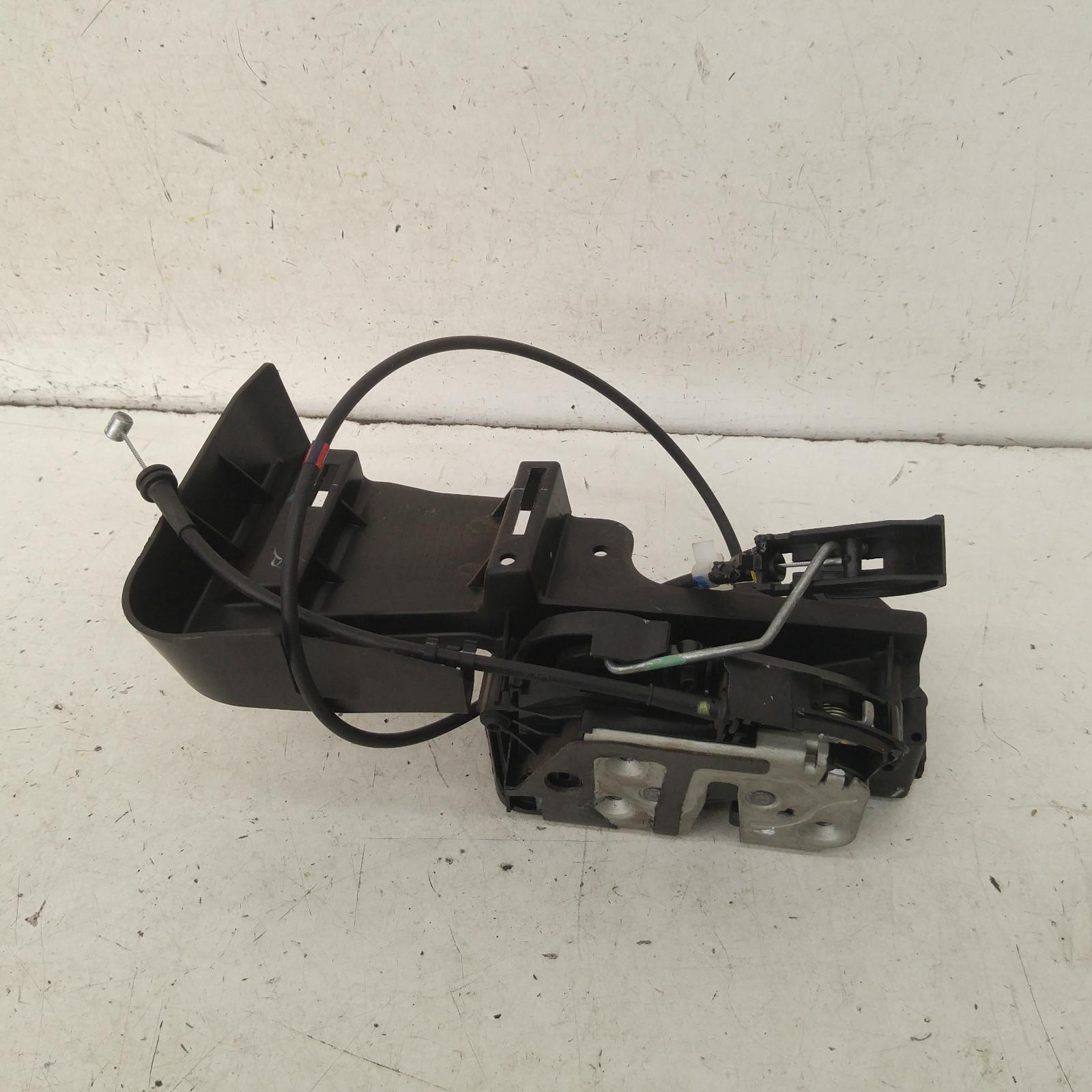 251823, Used door/boot/gate lock for 2017 Everest right front door