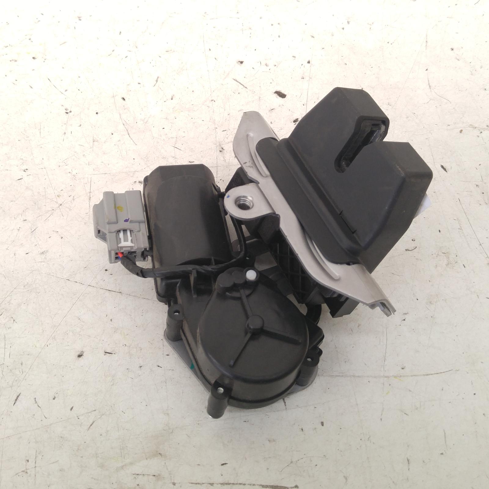 251825, Used door/boot/gate lock for 2017 Everest tailgate lock, ua