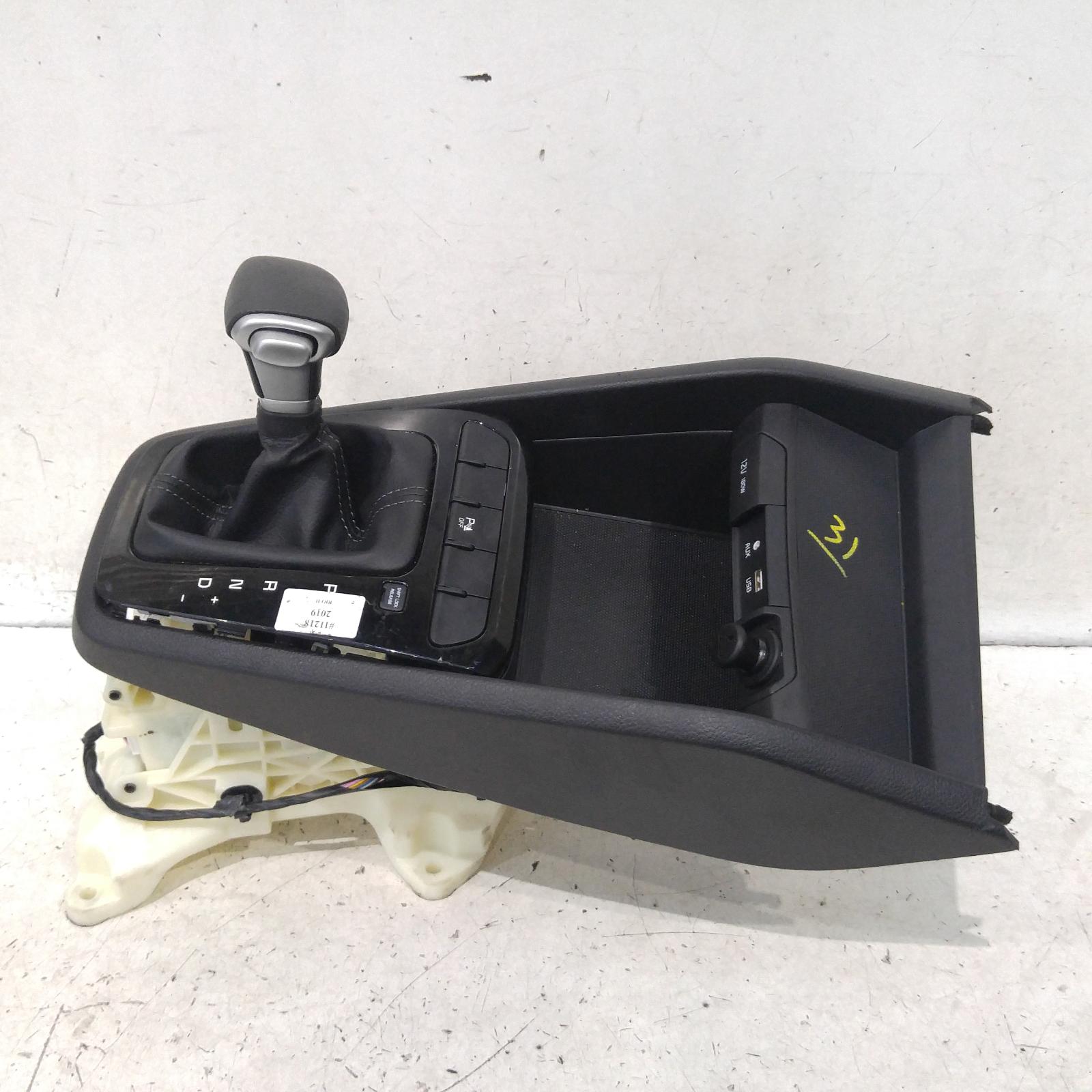 256519, Used gear stick/shifter for 2019 Rio yb, 12/16