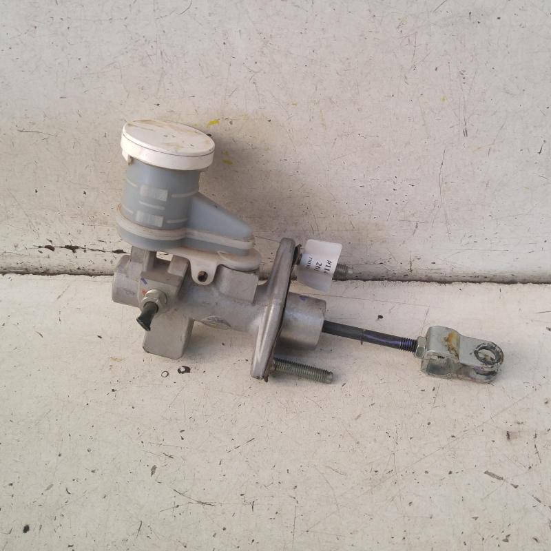 clutch master cylinder