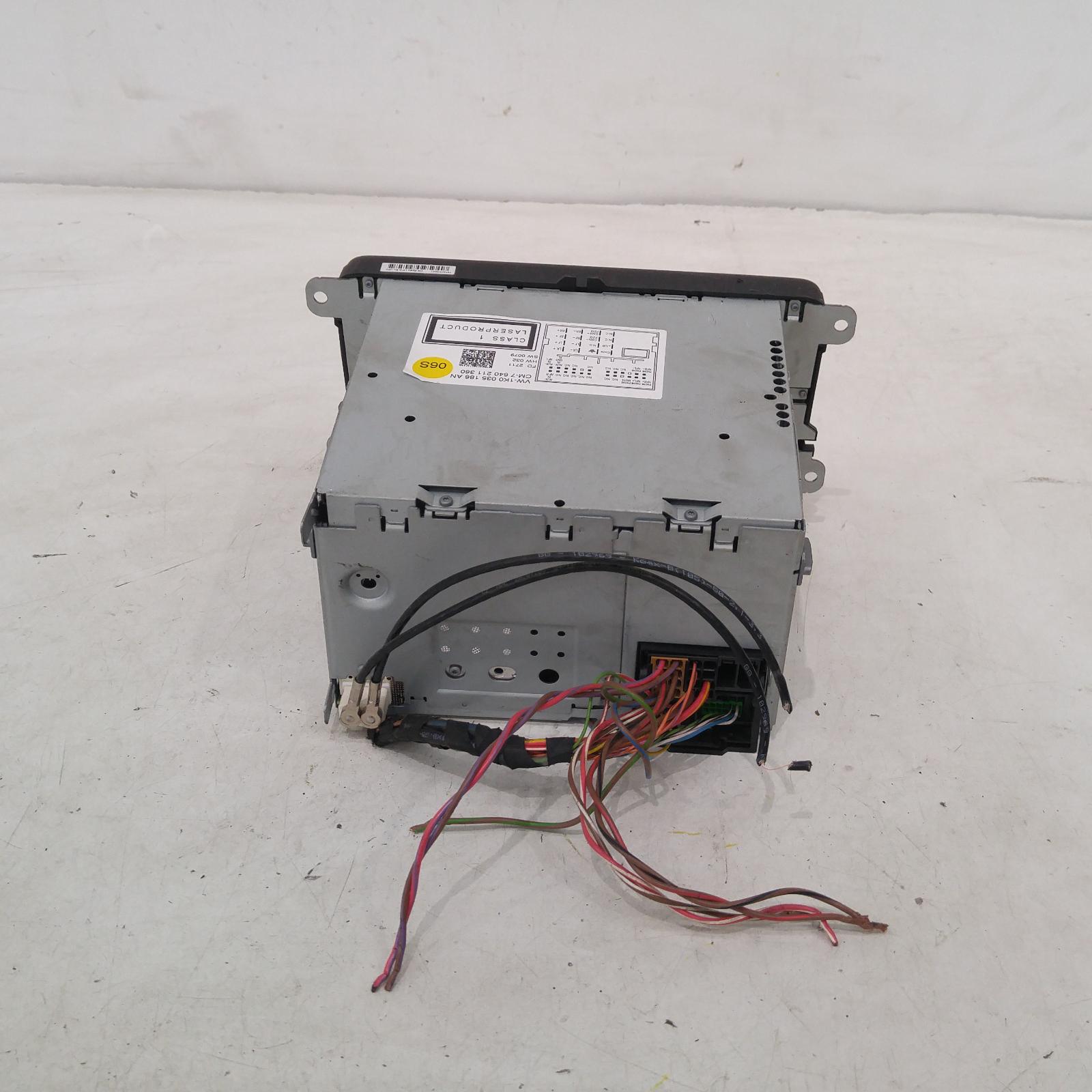 Golf Stereo/head Unit 2008-2016 single disc cd player (rcd310),gen 6,12/08-01/16 00011537 #262344