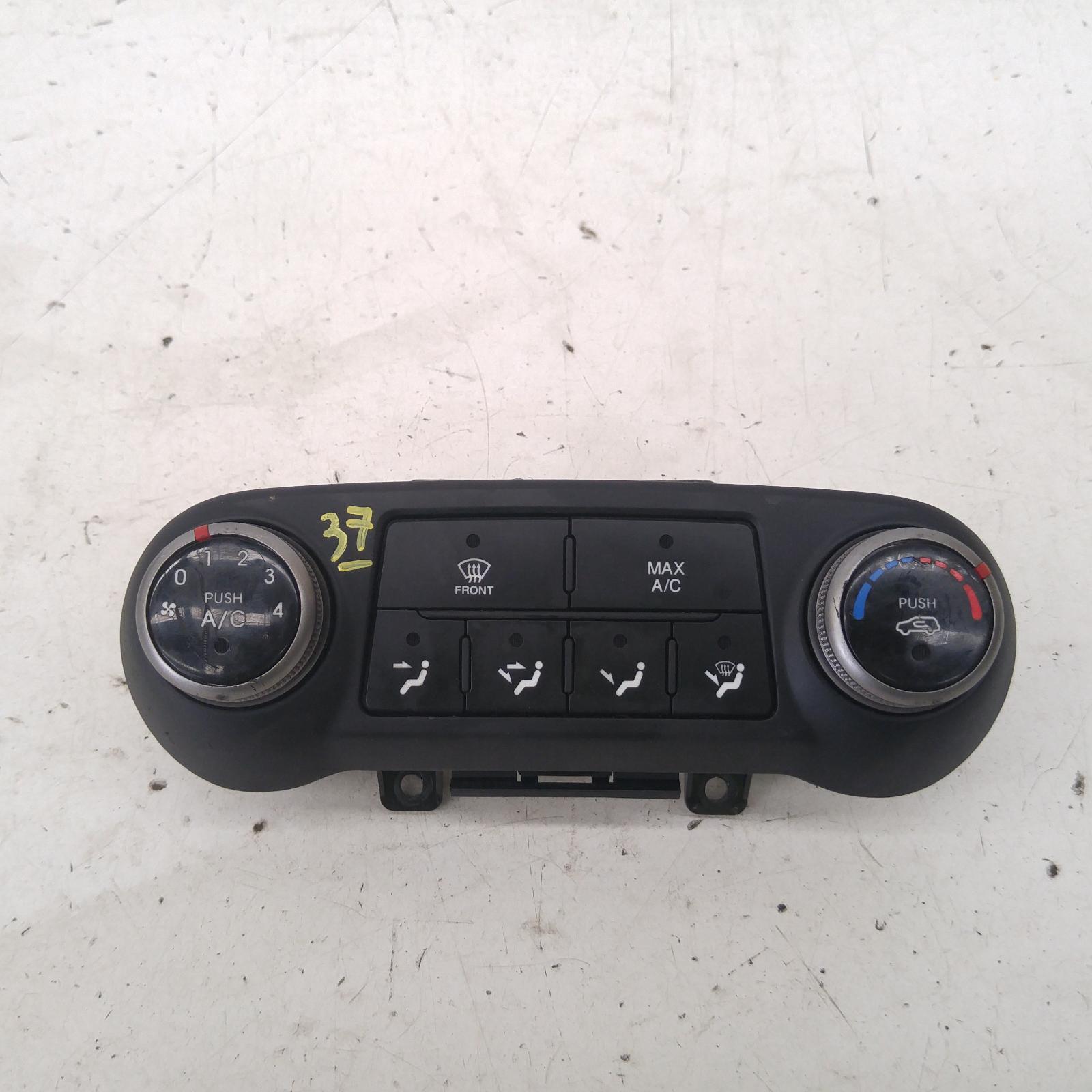 Ix35 Heater/aircon Controls 2009-2016 lm series,standard type (2 buttons on top),11/09-09/13 00009947 #273745