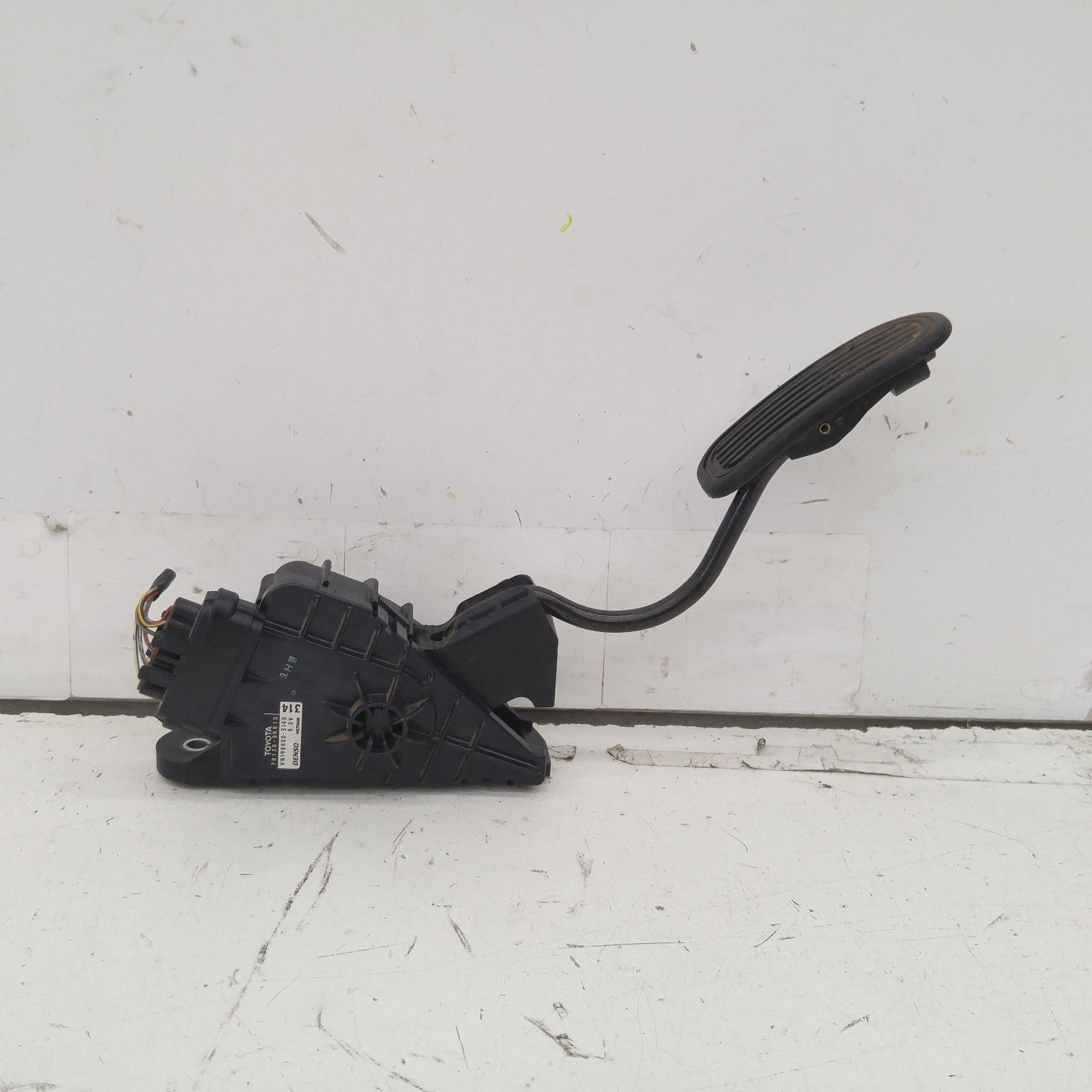 274355, Used pedal assembly for 2006 hilux accelerator pedal, 03/0508/15