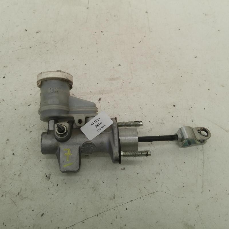 clutch master cylinder