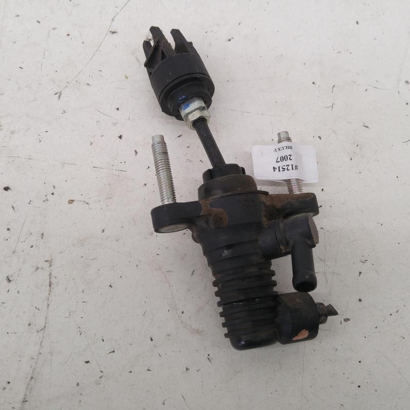 clutch master cylinder