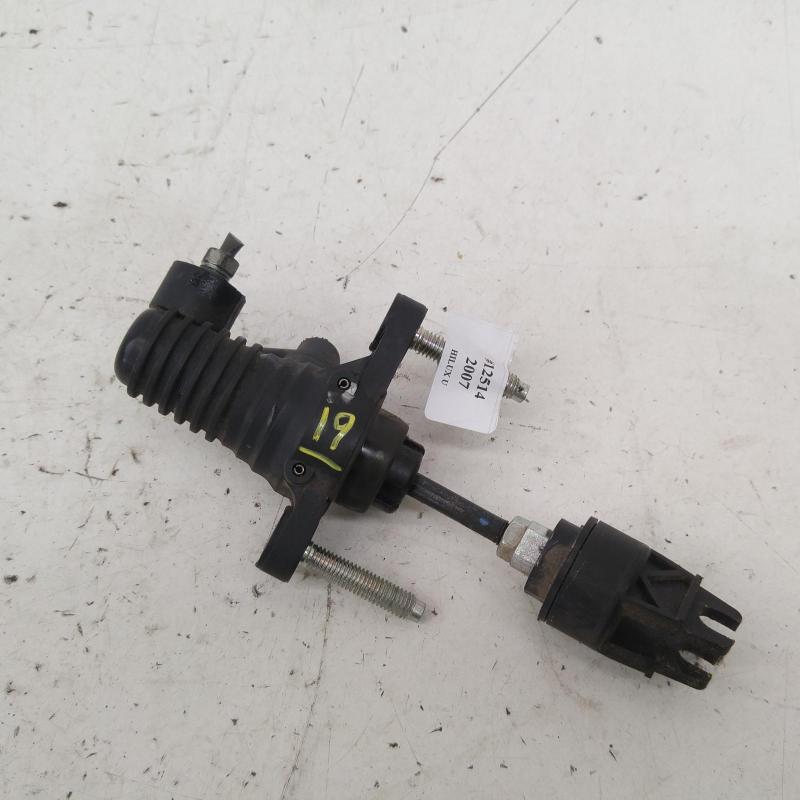 clutch master cylinder