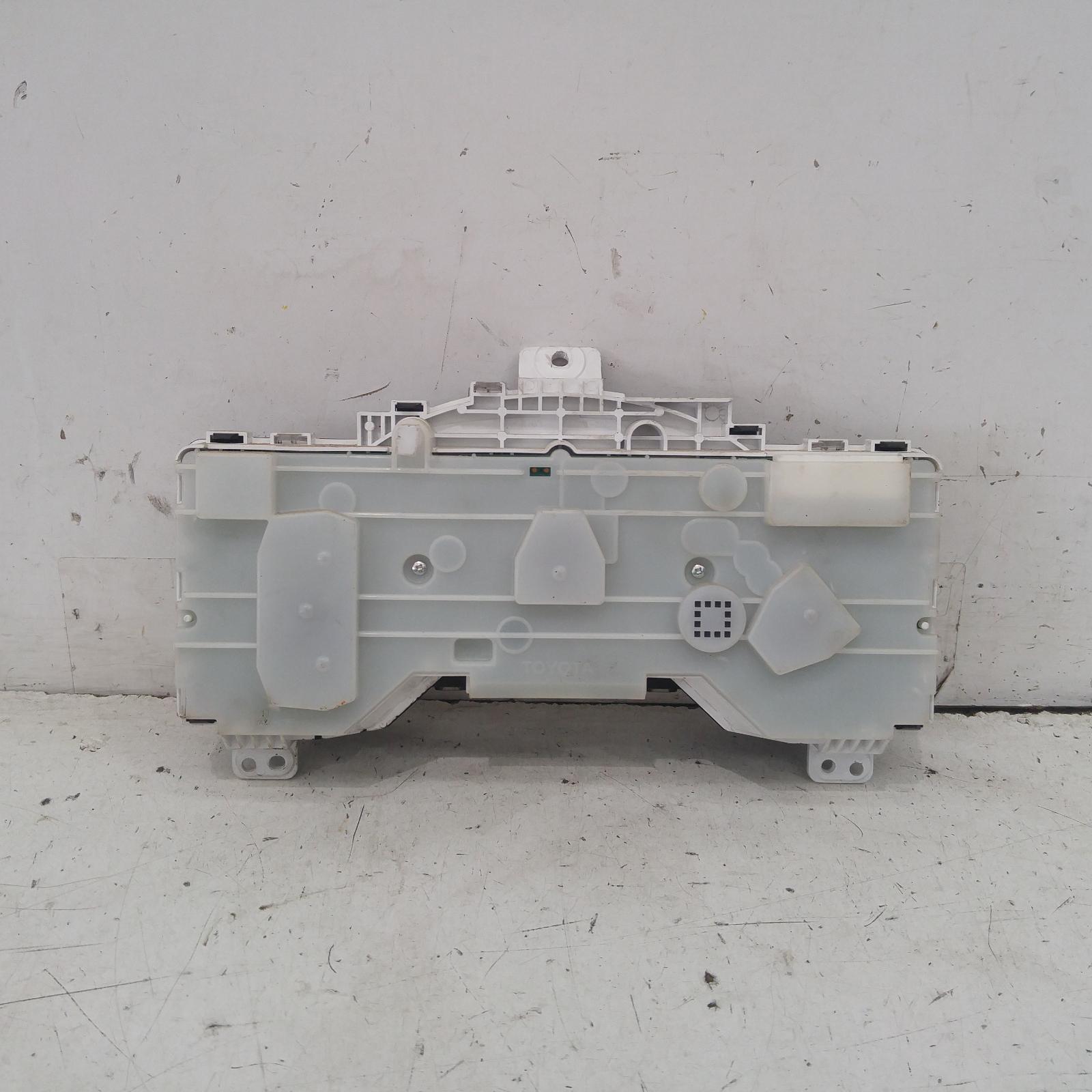 Hilux Instrument Cluster 2005-2011 petrol,2.7,workmate,03/05-06/11 00012581 #288867