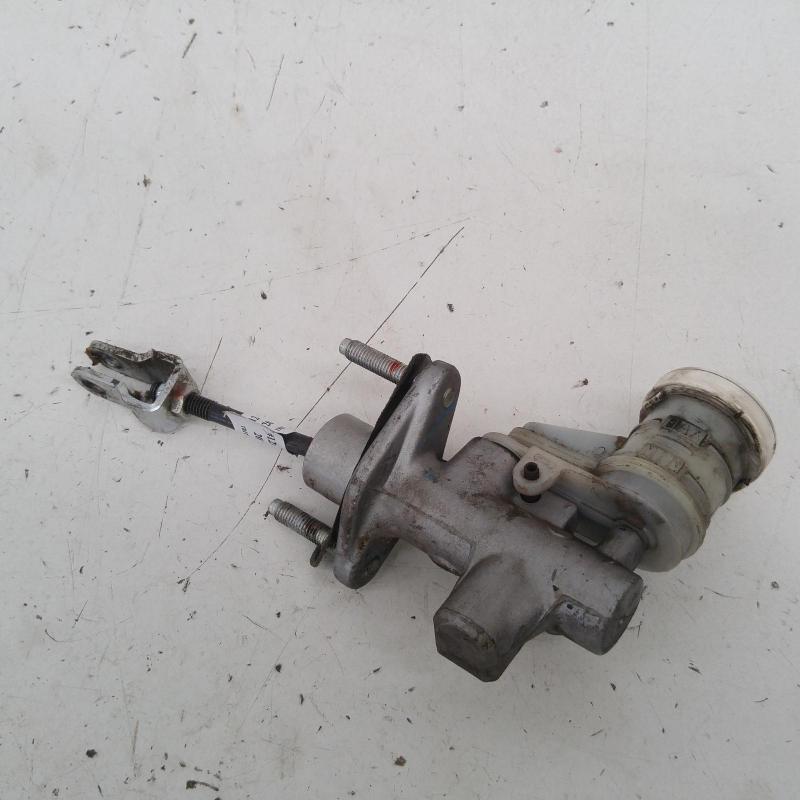 clutch master cylinder