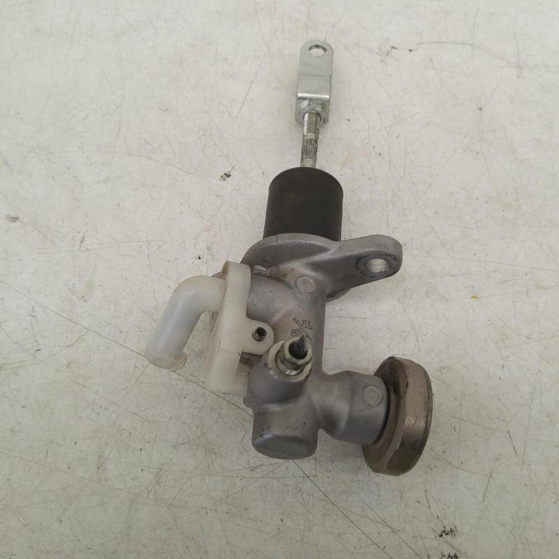 clutch master cylinder