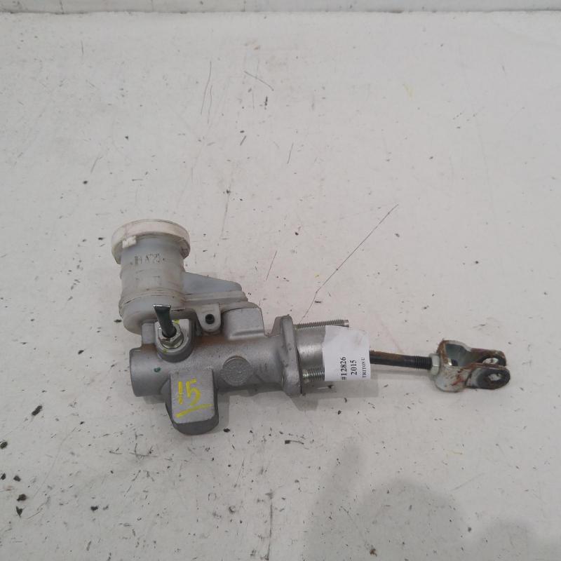 clutch master cylinder