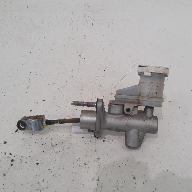 clutch master cylinder