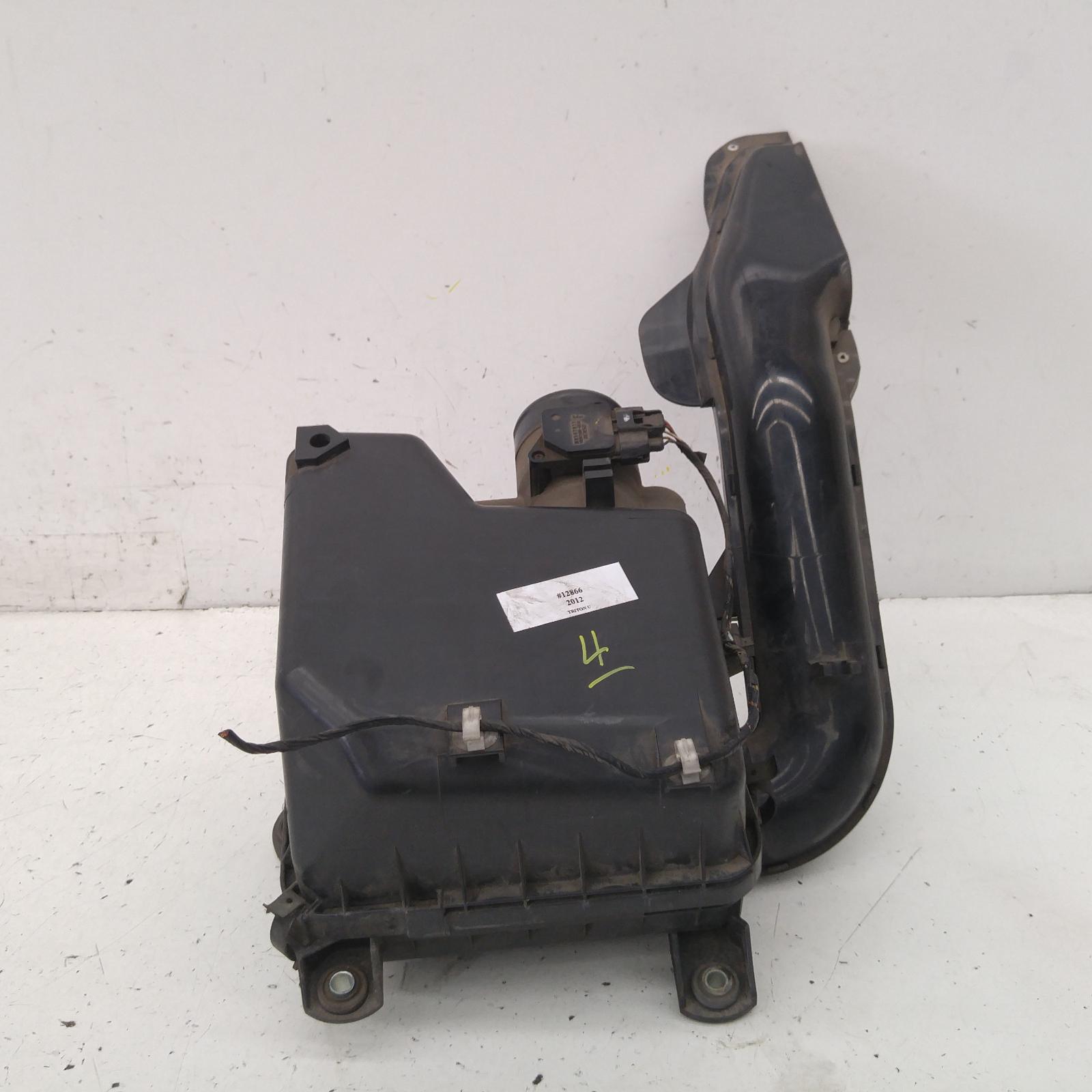 Triton Air Cleaner/box 2006-2015 air cleaner,ml-mn,2.5,diesel,07/06-04/15 00012866 #297434