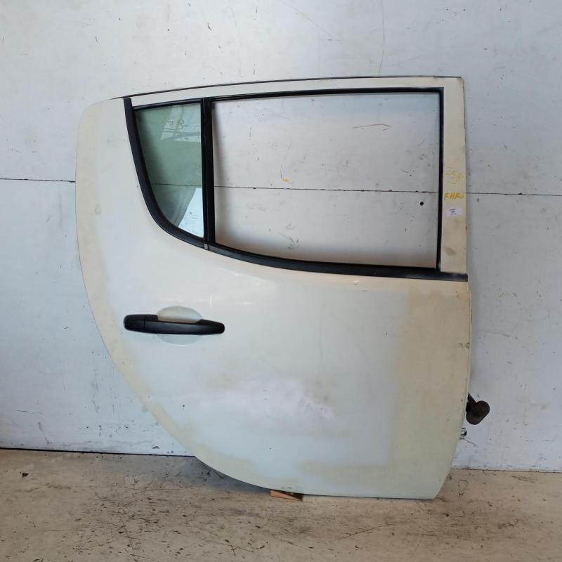 door/sliding rear right