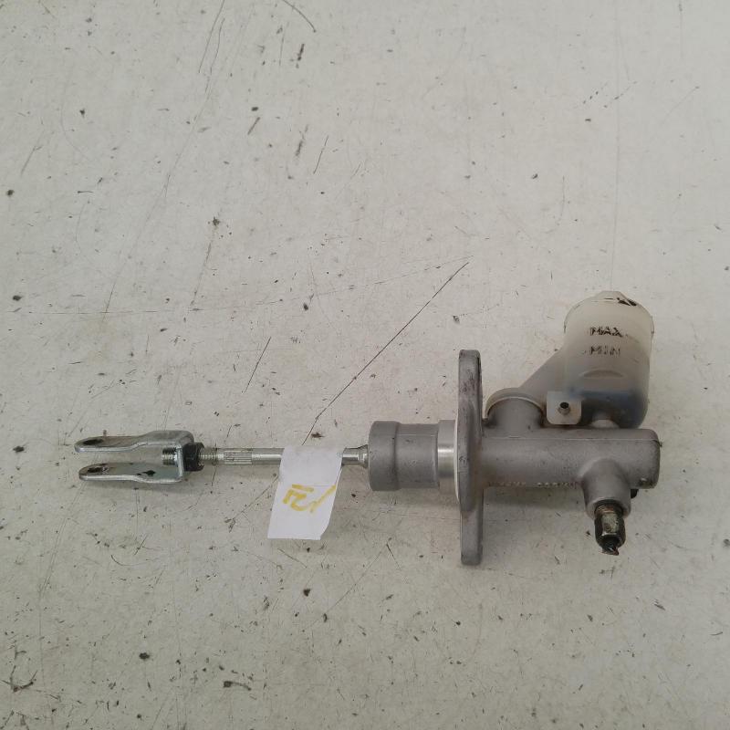 clutch master cylinder