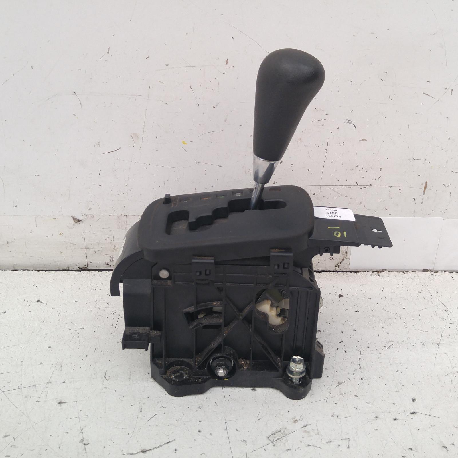 312049, Used gear stick/shifter for 2012 hilux gearstick, auto, 2wd