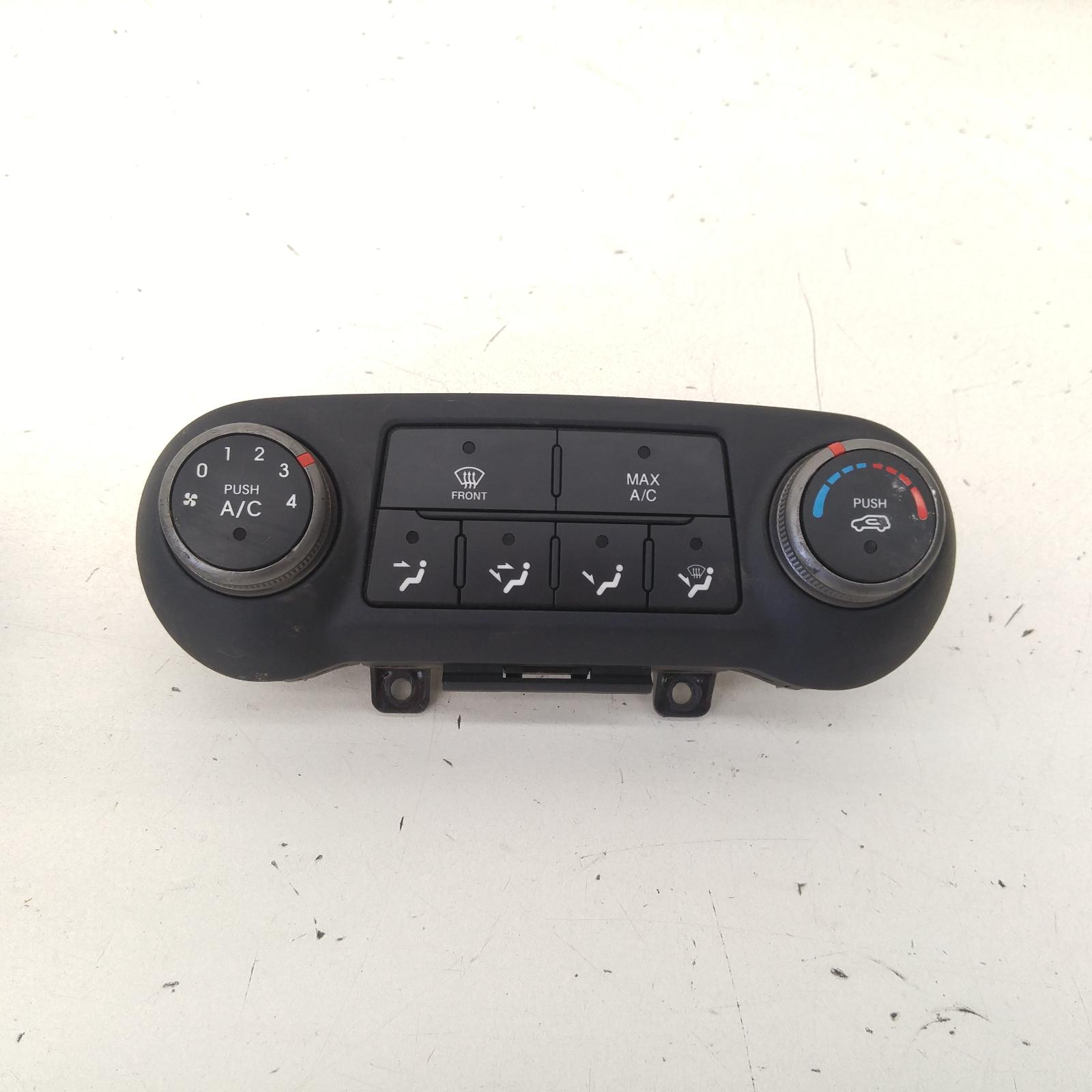 Ix35 Heater/aircon Controls 2009-2016 lm series,standard type (2 buttons on top),11/09-09/13 partwh #334477