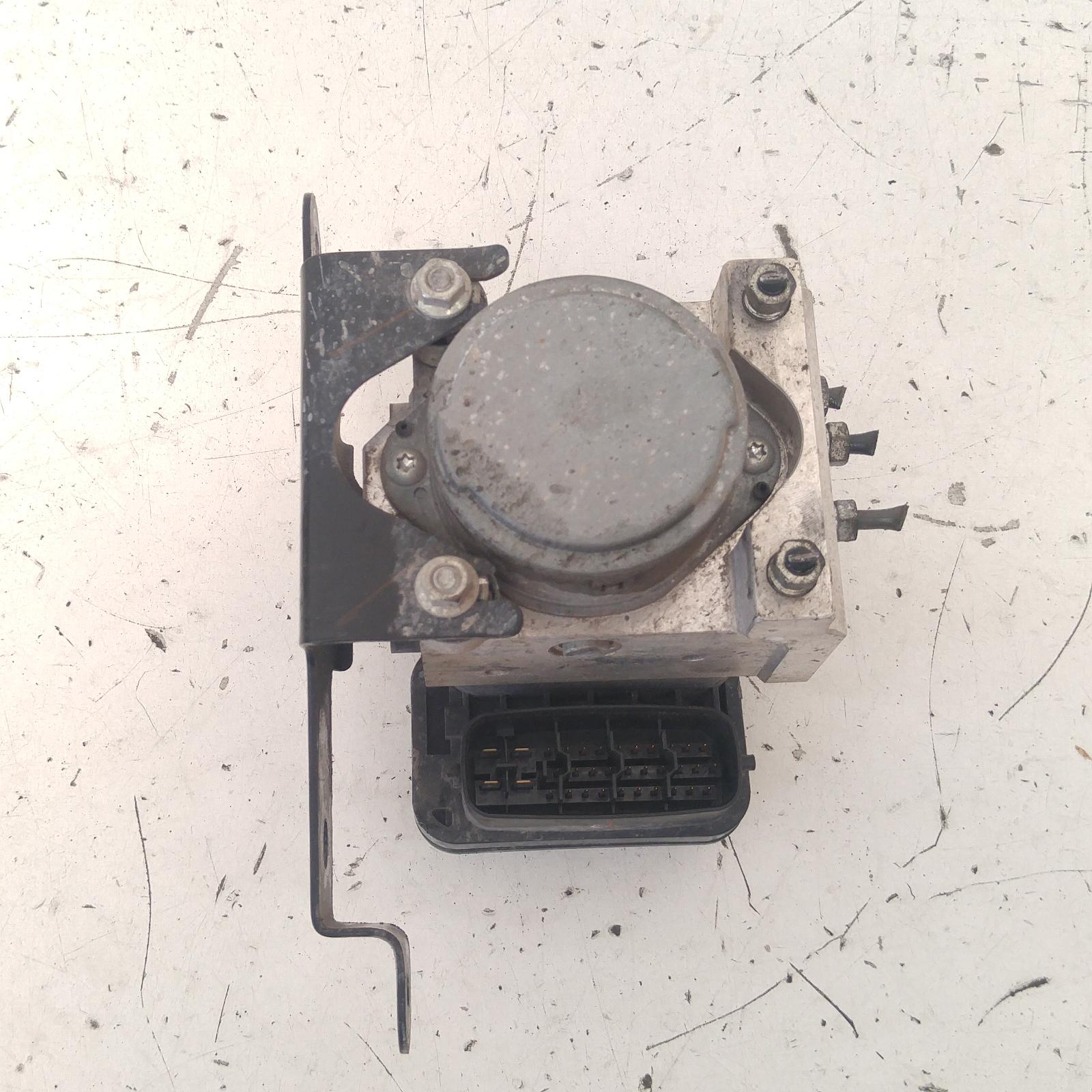 339638, Used abs pump/modulator for 2013 hilux p/n 4405071030, 03/05