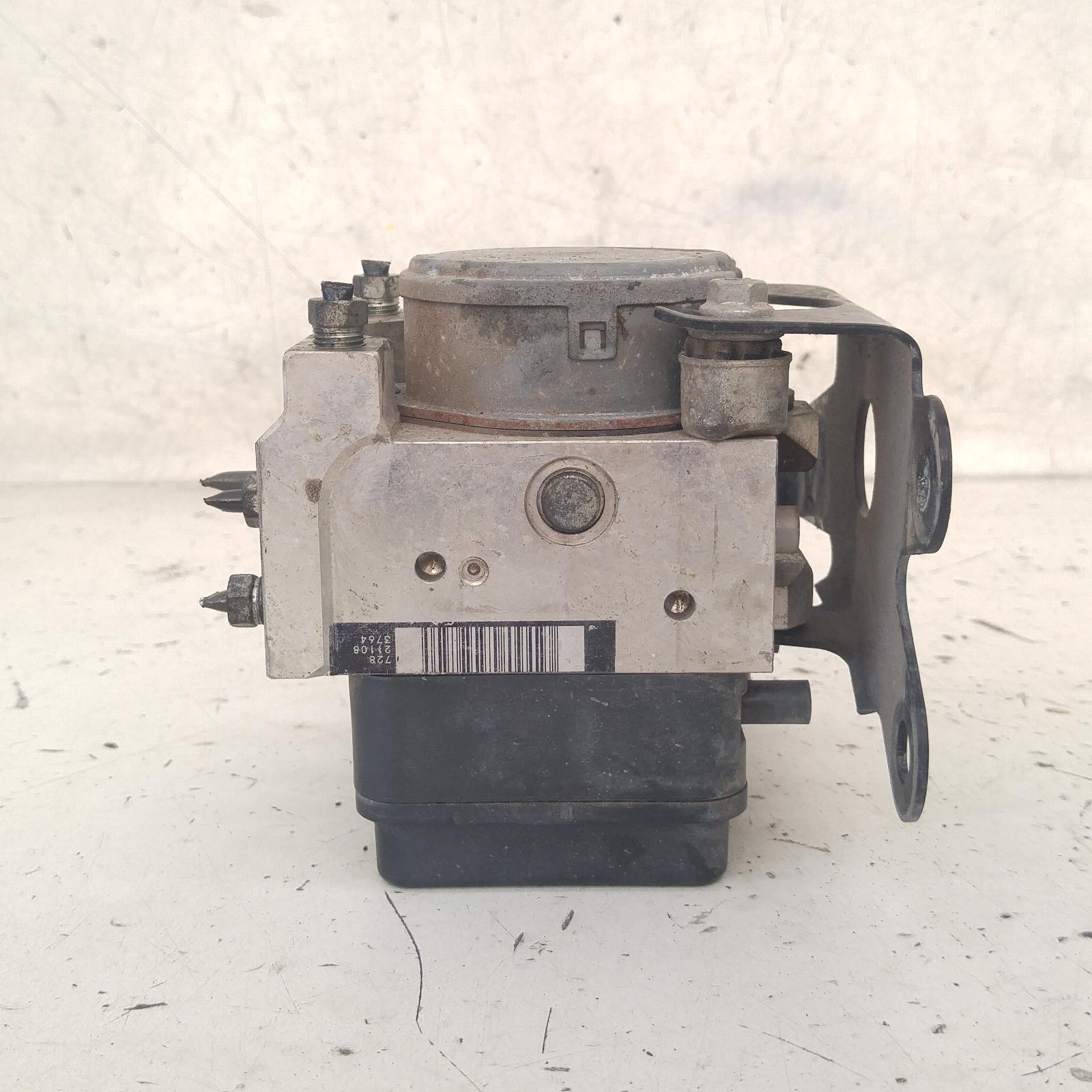 339638, Used abs pump/modulator for 2013 hilux p/n 4405071030, 03/05