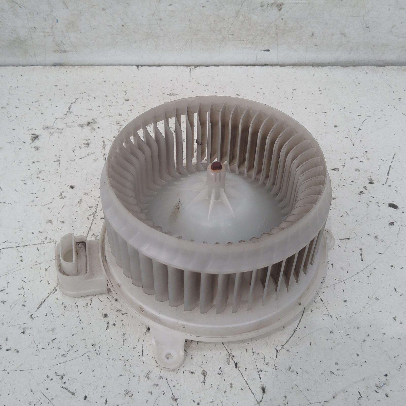 Is250/is250c Heater Fan/motor 2005-2014 is250/is250c/is350/is f,gse20r/gse21r/use20r,11/05-12/14 00014636 #347204