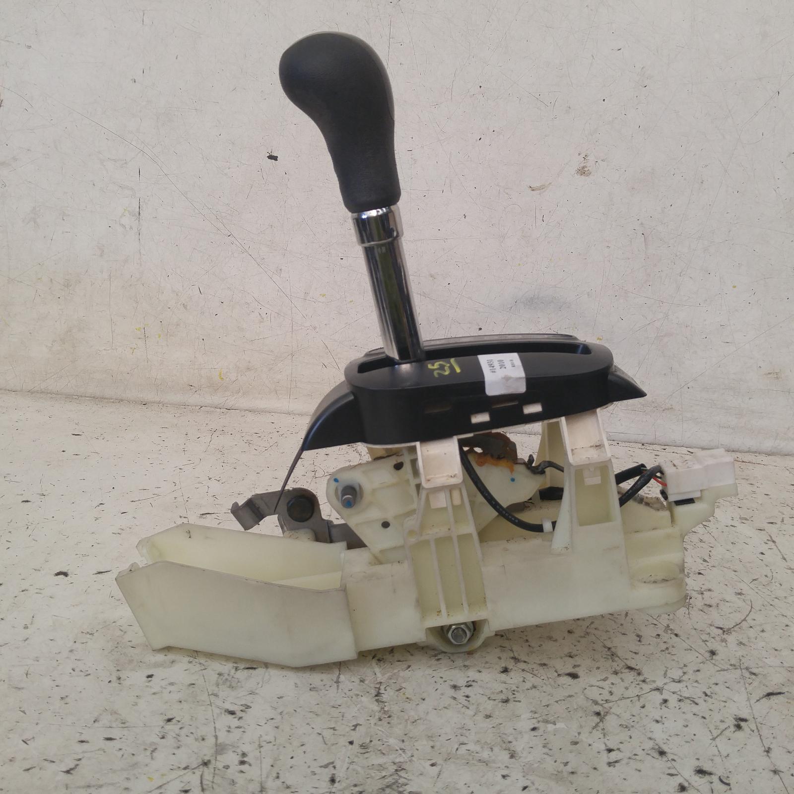 354901, Used gear stick/shifter for 2010 Rio jb 08/0507/11